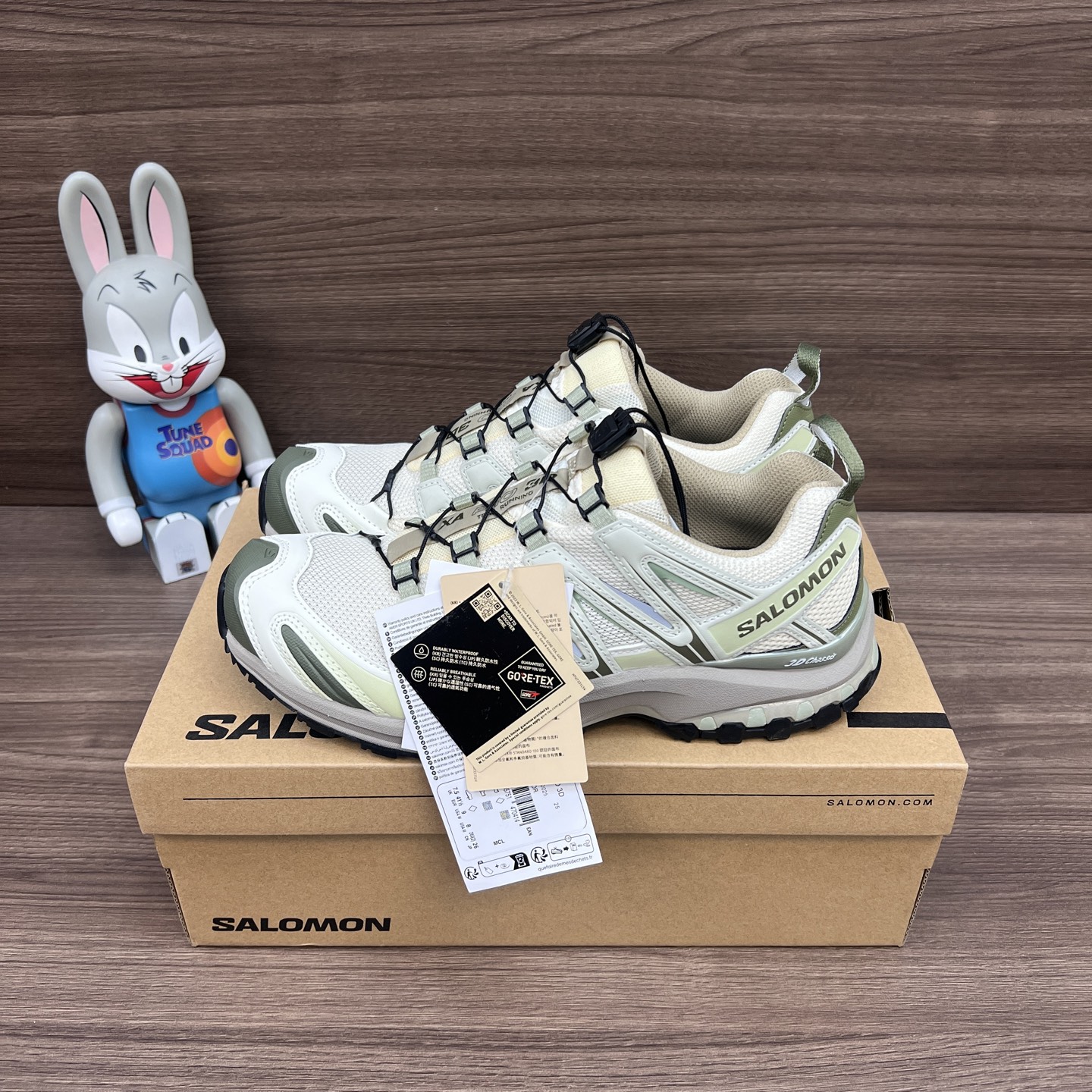 NO:241892,Top version SALOMON XA PRO 3D Comfortable and versatile, wear-resistant, low-top outdoor functional shoes, same style for men and women, beige gray light celadon green pepper white dove green, the new top version has been re-edited for several months, the whole shoe last is basically the same as the original shoe, the outsole combination glue control is excellent, all details are carefully processed, the foot feels comfortable and light, and the best outdoor matching item for tooling. Item number: 474785 Size: 36-46 (positive size), dad shoes19860909顶级版本SALOMON萨洛蒙 XA PRO 3D 舒适百搭 耐磨 低帮 户外功能鞋 男女同款 米灰色淡青瓷绿胡椒白斑鸠绿 全新顶级版本经过几个月重新改版,整鞋楦型基本跟原鞋无差,大底组合胶水控制极佳,所有细节都精心处理,脚感舒适轻便,工装户外最佳搭配单品. 货号: 474785 码数:36-46码(正码),老爹鞋,Women's Shoes