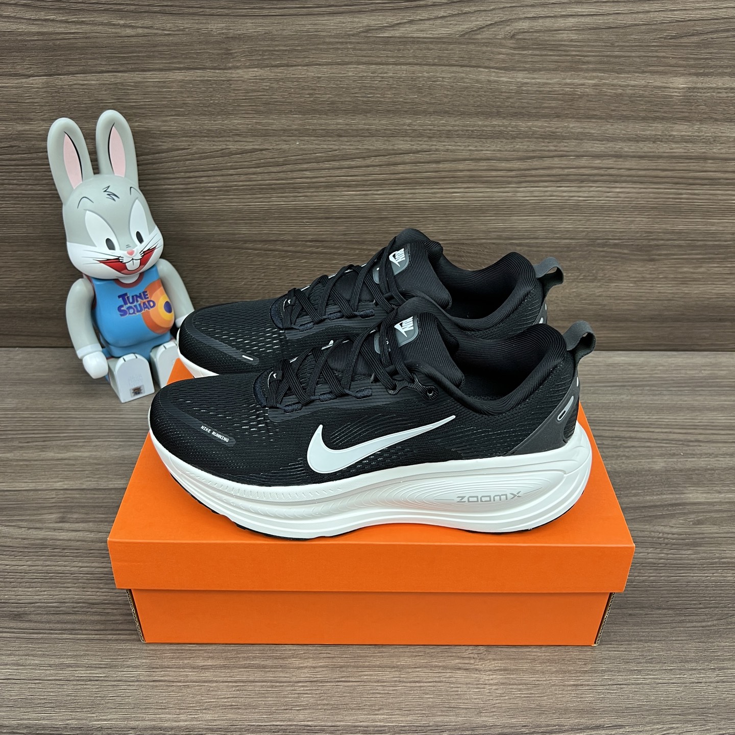 NO:415034,Top version Nike Vomero 18, fashionable, comfortable, non-slip and wear-resistant, low-top casual running shoes, men's style, black, full set of dew packaging poison cards, poison buckles, cotton socks, poison box. Size: 36-45 sizes!  , casual shoes/sports shoes, sneakers19860909顶级版本Nike Vomero 18 时尚舒适防滑耐磨 低帮 休闲跑步鞋 男款 黑色 全套得物包装毒卡 毒扣 棉袜 毒盒. 码数:36-45码！,休闲鞋/运动鞋,sneakers,Women's Shoes