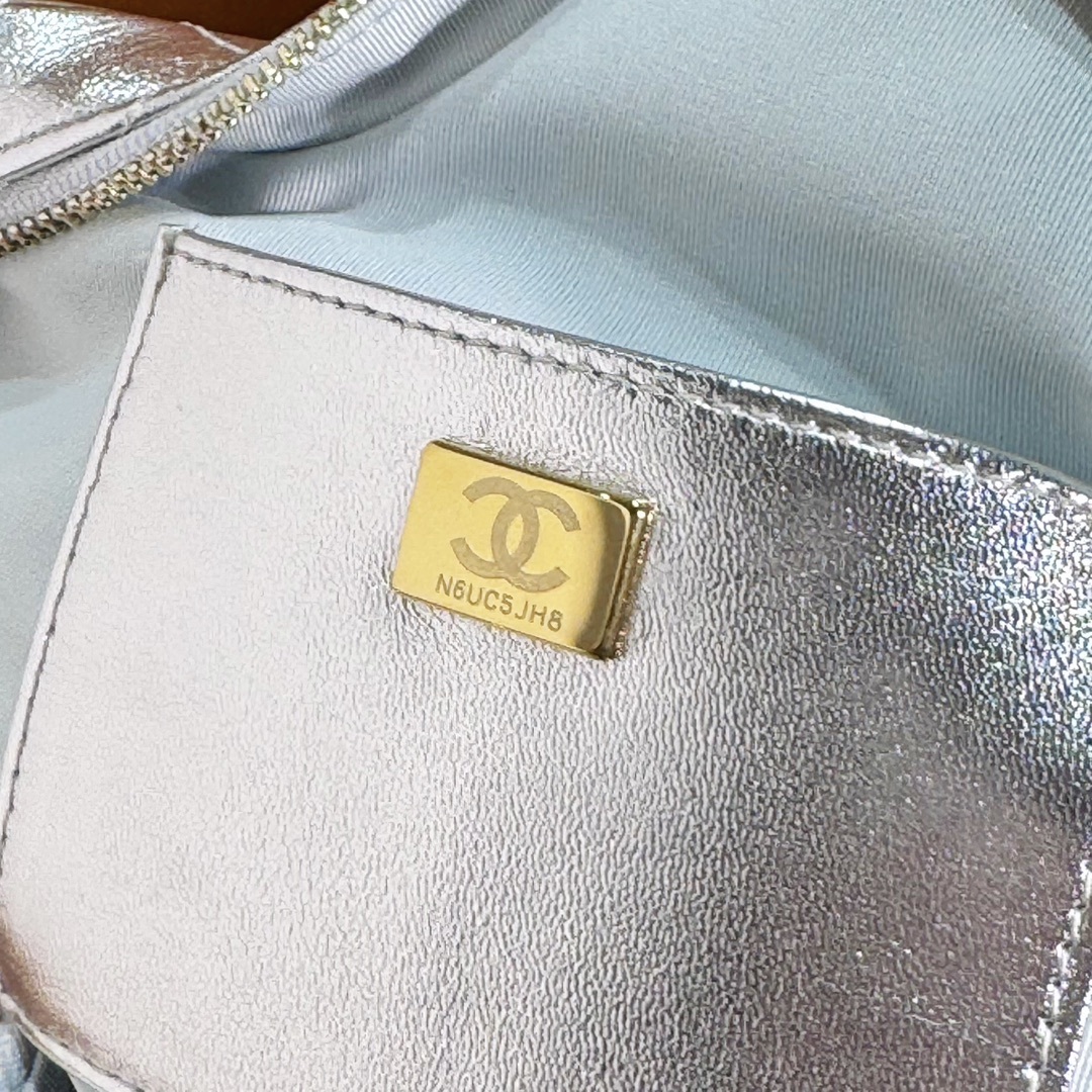 c春夏星星包尺寸22.5x22.5x6cm24c春夏发布会于洛杉矶举行这次运用日落的柔和色调与浓烈华美的