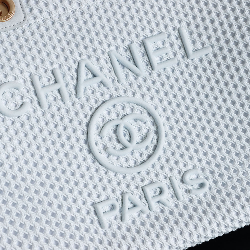 Chanel White Raffia Beach Bag with Gold Chain Accents - Spring/Summer Collection 9 i1756390414165 105 0 5