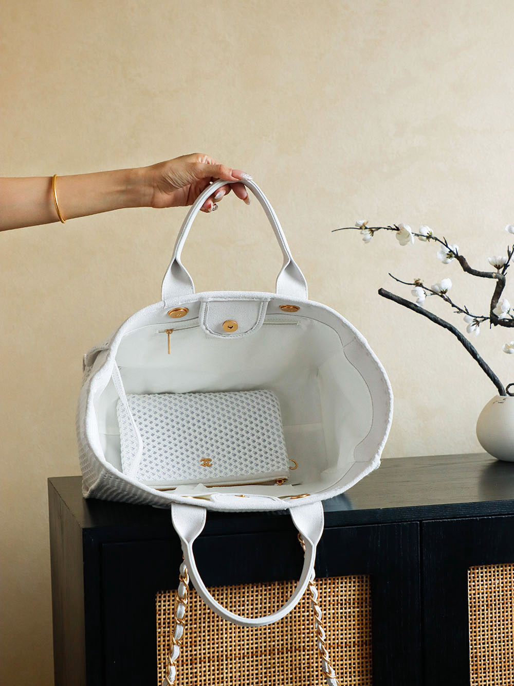 Chanel White Raffia Beach Bag with Gold Chain Accents - Spring/Summer Collection 6 i1756390414654 5164 0 8