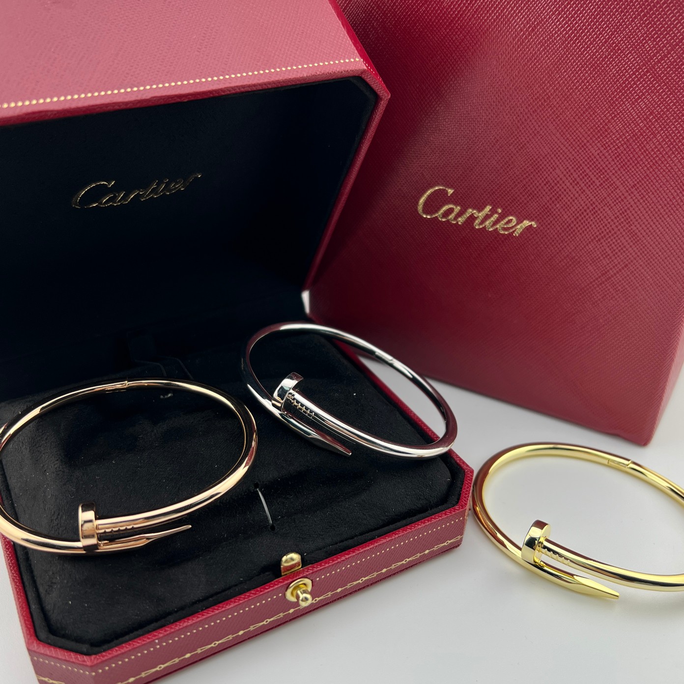 NO:580981,Cartier series high version rose gold white gold gold nails glossy bracelet, Cartier bracelet, cartier, bracelet19860909卡地亚系列 高版玫瑰金白金金色钉子光面手镯,卡地亚手镯,cartier,bracelet,Jewelry