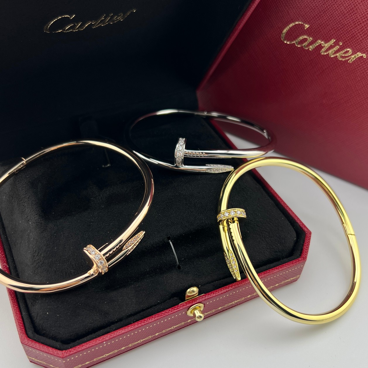 NO:580978,Cartier series high version diamond-set rose gold white gold gold nail bracelet, Cartier bracelet, cartier, bracelet19860909卡地亚系列 高版镶钻玫瑰金白金金色钉子手镯,卡地亚手镯,cartier,bracelet,Jewelry