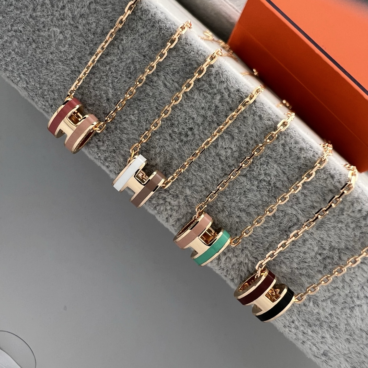 NO:619384,Hermès high-quality CNC craftsman mini color-separated H pendant necklace, Hermes necklace, hermes,necklace19860909爱马仕 高品质CNC工艺 迷你分色H吊坠项链,爱马仕项链,hermes,necklace,Jewelry