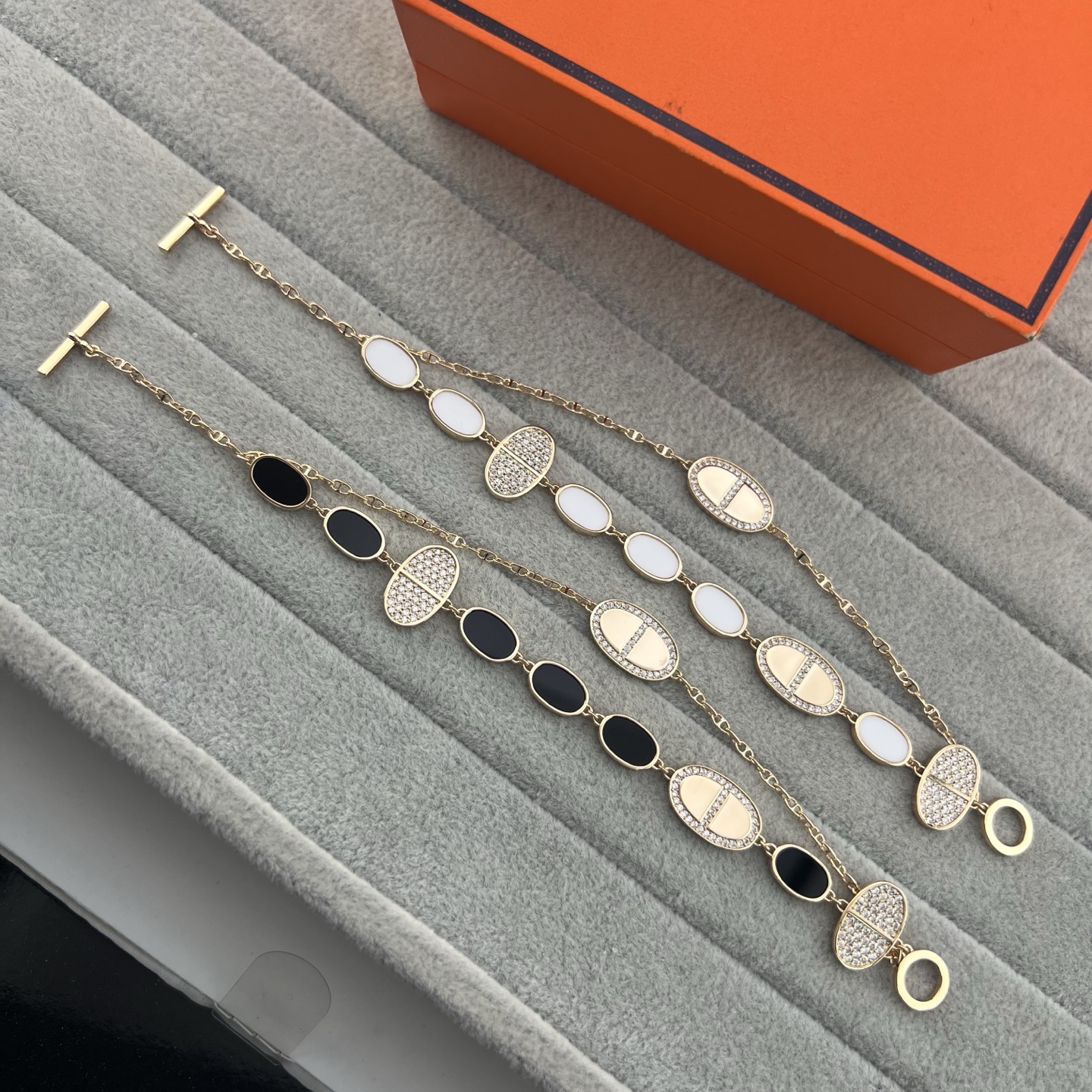 NO:723144,Hermès pig nose black and white ceramic diamond double bracelet,Hermes bracelet,hermes,bracelet19860909爱马仕 猪鼻子黑白陶瓷镶钻双层手链,爱马仕手链,hermes,bracelet,Jewelry