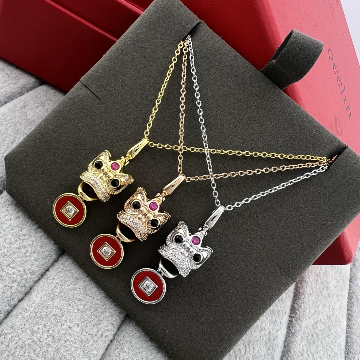 NO:723112,Qeelin Qilin new product lion head full diamond coin pendant necklace color white gold rose gold yellow gold, Qilin necklace, qeelin, necklace, gold19860909Qeelin 麒麟新品 舞狮头满钻金钱币吊坠项链 颜色白金色 玫瑰金 黄金色,麒麟项链,qeelin,necklace,gold,Jewelry