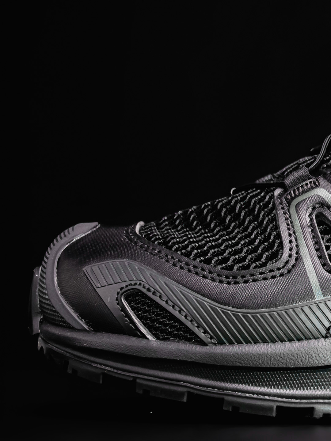 ▪️666质检▪️细节鉴赏图▪️
SALOMON萨洛蒙XAPRO3DAMPHIB舒适柔软 防水透气耐磨 溯溪鞋 男女同款 黑色

纯原外贸平台特供订单 耗时半年巨作 
#全套原纸板楦头开发 
#原厂特供网布配套加持 
#确保原汁原味 完美呈现版型 
#原档数据独家私模五层组合大底 
#男女鞋同步官方开发至46
#原装Ortholite轻量化鞋垫 
#中底布带钢印编号 原厂TPU锁扣 
#进口港宝加持 后跟自然饱满 还原公司包裹性 
#鞋面采用SENSIFT贴合技术 
#全方位贴合包裹脚型 
#鞋跟部鞋底牵引设计 
#提供强大的抓地性能 
#更适应野外崎岖不平的道路 
#其3D ADVANCED CHASSIS底盘 材料轻量大化 钉齿设计更具稳定性 防护性 
#鞋底易磨损区运用CONTAGRIP高耐磨材料 应对城市硬质路面长距离跑考验 

货号：477400

Size：36 36.5 37.5 38 38.5 39 40 40.5 41 42 42.5 43 44 45 46