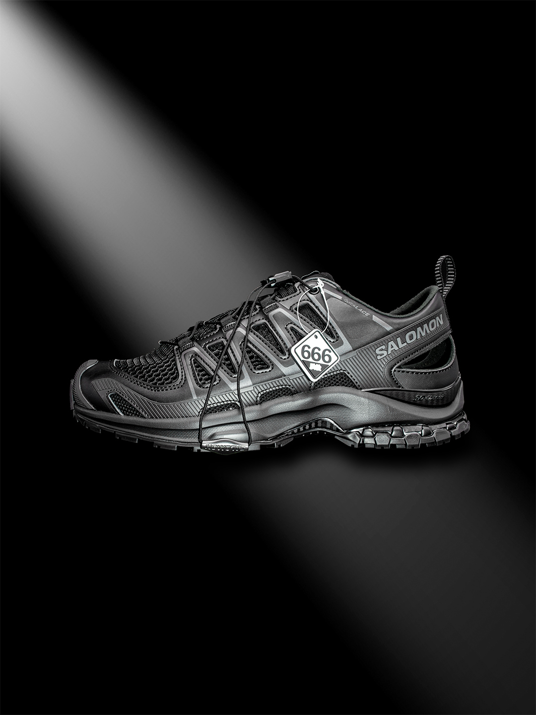 本地💰300 核心私
▪️666质检▪️实拍鉴赏图▪️
SALOMON萨洛蒙XAPRO3DAMPHIB舒适柔软 防水透气耐磨 溯溪鞋 男女同款 黑色

纯原外贸平台特供订单 耗时半年巨作 
#全套原纸板楦头开发 
#原厂特供网布配套加持 
#确保原汁原味 完美呈现版型 
#原档数据独家私模五层组合大底 
#男女鞋同步官方开发至46
#原装Ortholite轻量化鞋垫 
#中底布带钢印编号 原厂TPU锁扣 
#进口港宝加持 后跟自然饱满 还原公司包裹性 
#鞋面采用SENSIFT贴合技术 
#全方位贴合包裹脚型 
#鞋跟部鞋底牵引设计 
#提供强大的抓地性能 
#更适应野外崎岖不平的道路 
#其3D ADVANCED CHASSIS底盘 材料轻量大化 钉齿设计更具稳定性 防护性 
#鞋底易磨损区运用CONTAGRIP高耐磨材料 应对城市硬质路面长距离跑考验 

货号：477400

Size：36 36.5 37.5 38 38.5 39 40 40.5 41 42 42.5 43 44 45 46