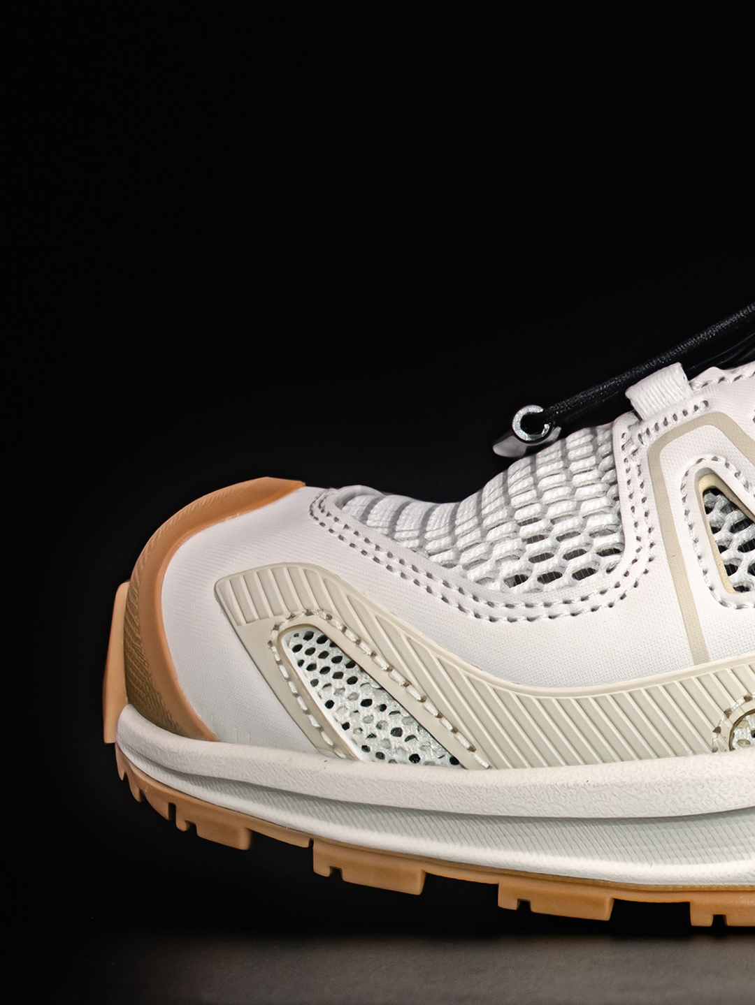 ▪️666质检▪️细节鉴赏图▪️
SALOMON萨洛蒙XAPRO3DAMPHIB舒适柔软 防水透气耐磨 溯溪鞋 男女同款 白色

纯原外贸平台特供订单 耗时半年巨作 
#全套原纸板楦头开发 
#原厂特供网布配套加持 
#确保原汁原味 完美呈现版型 
#原档数据独家私模五层组合大底 
#男女鞋同步官方开发至46
#原装Ortholite轻量化鞋垫 
#中底布带钢印编号 原厂TPU锁扣 
#进口港宝加持 后跟自然饱满 还原公司包裹性 
#鞋面采用SENSIFT贴合技术 
#全方位贴合包裹脚型 
#鞋跟部鞋底牵引设计 
#提供强大的抓地性能 
#更适应野外崎岖不平的道路 
#其3D ADVANCED CHASSIS底盘 材料轻量大化 钉齿设计更具稳定性 防护性 
#鞋底易磨损区运用CONTAGRIP高耐磨材料 应对城市硬质路面长距离跑考验 

货号：477401

Size：36 36.5 37.5 38 38.5 39 40 40.5 41 42 42.5 43 44 45 46