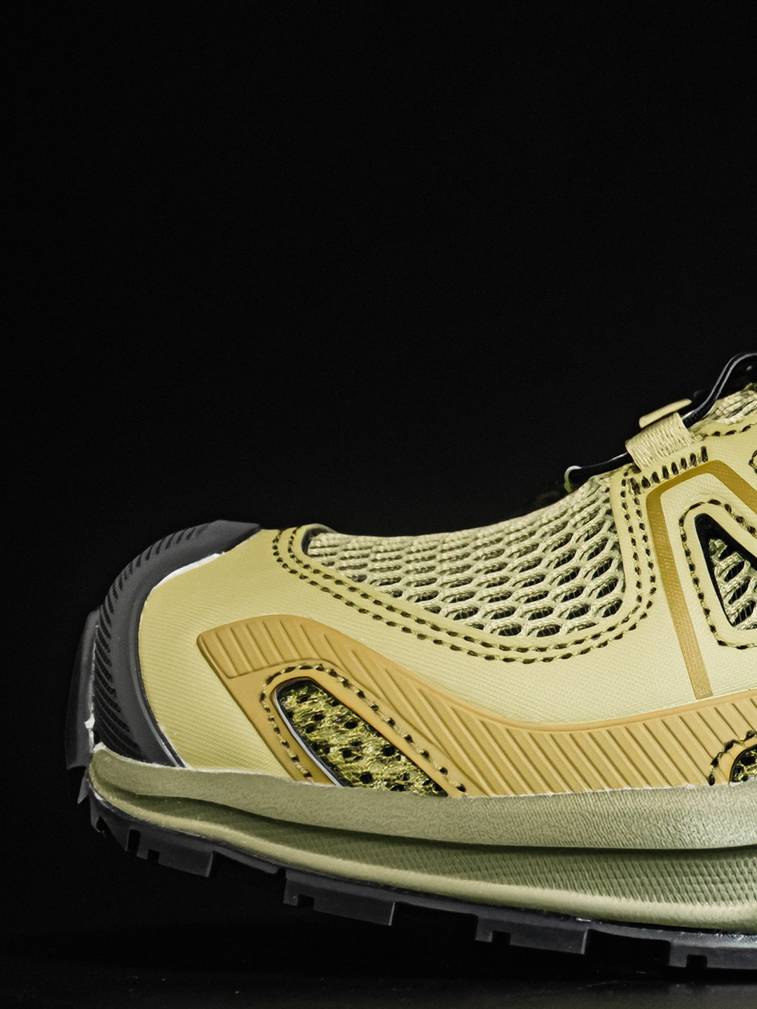 ▪️666质检▪️细节鉴赏图▪️
SALOMON萨洛蒙XAPRO3DAMPHIB舒适柔软 防水透气耐磨 溯溪鞋 男女同款 橄榄绿

纯原外贸平台特供订单 耗时半年巨作 
#全套原纸板楦头开发 
#原厂特供网布配套加持 
#确保原汁原味 完美呈现版型 
#原档数据独家私模五层组合大底 
#男女鞋同步官方开发至46
#原装Ortholite轻量化鞋垫 
#中底布带钢印编号 原厂TPU锁扣 
#进口港宝加持 后跟自然饱满 还原公司包裹性 
#鞋面采用SENSIFT贴合技术 
#全方位贴合包裹脚型 
#鞋跟部鞋底牵引设计 
#提供强大的抓地性能 
#更适应野外崎岖不平的道路 
#其3D ADVANCED CHASSIS底盘 材料轻量大化 钉齿设计更具稳定性 防护性 
#鞋底易磨损区运用CONTAGRIP高耐磨材料 应对城市硬质路面长距离跑考验 

货号：477399

Size：36 36.5 37.5 38 38.5 39 40 40.5 41 42 42.5 43 44 45 46