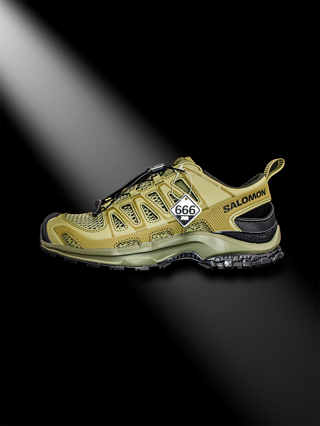 本地💰300 核心私
▪️666质检▪️实拍鉴赏图▪️
SALOMON萨洛蒙XAPRO3DAMPHIB舒适柔软 防水透气耐磨 溯溪鞋 男女同款 橄榄绿

纯原外贸平台特供订单 耗时半年巨作 
#全套原纸板楦头开发 
#原厂特供网布配套加持 
#确保原汁原味 完美呈现版型 
#原档数据独家私模五层组合大底 
#男女鞋同步官方开发至46
#原装Ortholite轻量化鞋垫 
#中底布带钢印编号 原厂TPU锁扣 
#进口港宝加持 后跟自然饱满 还原公司包裹性 
#鞋面采用SENSIFT贴合技术 
#全方位贴合包裹脚型 
#鞋跟部鞋底牵引设计 
#提供强大的抓地性能 
#更适应野外崎岖不平的道路 
#其3D ADVANCED CHASSIS底盘 材料轻量大化 钉齿设计更具稳定性 防护性 
#鞋底易磨损区运用CONTAGRIP高耐磨材料 应对城市硬质路面长距离跑考验 

货号：477399

Size：36 36.5 37.5 38 38.5 39 40 40.5 41 42 42.5 43 44 45 46