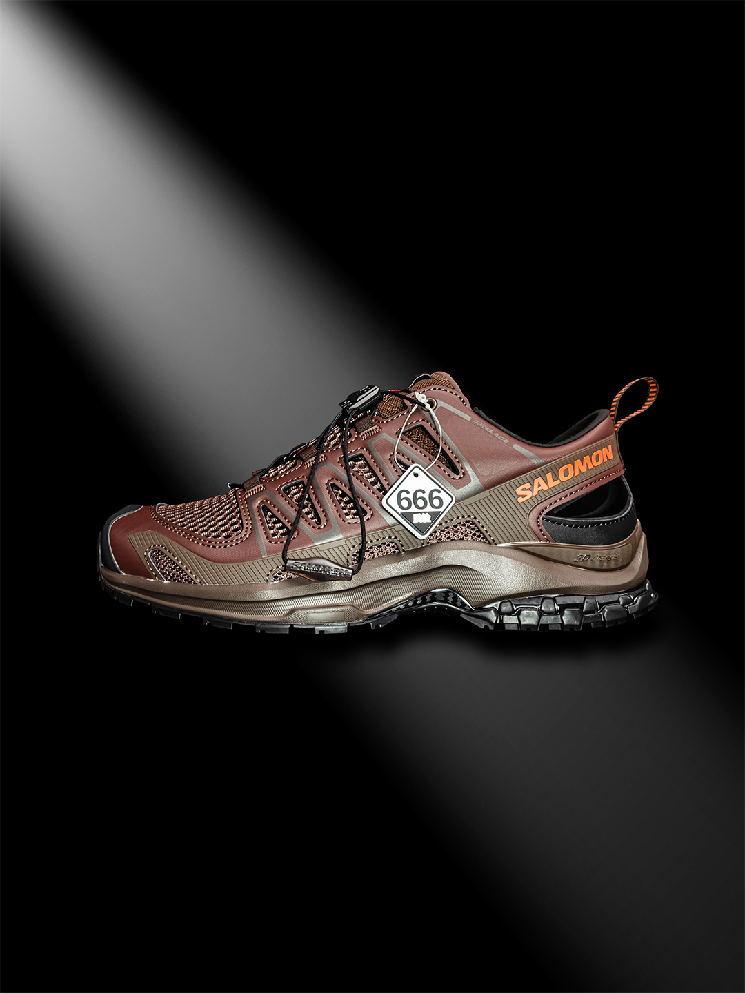 本地💰300 核心私
▪️666质检▪️实拍鉴赏图▪️
SALOMON萨洛蒙XAPRO3DAMPHIB舒适柔软 防水透气耐磨 溯溪鞋 男女同款 红橙色

纯原外贸平台特供订单 耗时半年巨作 
#全套原纸板楦头开发 
#原厂特供网布配套加持 
#确保原汁原味 完美呈现版型 
#原档数据独家私模五层组合大底 
#男女鞋同步官方开发至46
#原装Ortholite轻量化鞋垫 
#中底布带钢印编号 原厂TPU锁扣 
#进口港宝加持 后跟自然饱满 还原公司包裹性 
#鞋面采用SENSIFT贴合技术 
#全方位贴合包裹脚型 
#鞋跟部鞋底牵引设计 
#提供强大的抓地性能 
#更适应野外崎岖不平的道路 
#其3D ADVANCED CHASSIS底盘 材料轻量大化 钉齿设计更具稳定性 防护性 
#鞋底易磨损区运用CONTAGRIP高耐磨材料 应对城市硬质路面长距离跑考验 

货号：478040

Size：36 36.5 37.5 38 38.5 39 40 40.5 41 42 42.5 43 44 45 46