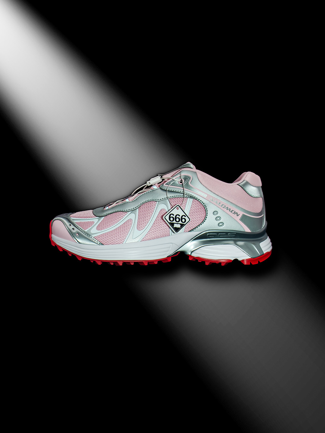 核心私 ▪️666质检▪️实拍鉴赏图▪️ SandyLiang× SALOMON 萨洛蒙 XT-WHISPER 舒适复古干禧减震 低帮跑步鞋 男女同款 粉色 纯原外贸平台特供订单 耗时半年巨作 #全套原纸板楦头开发 #原厂特供网布配套加持 #确保原汁原味 完美呈现版型 #原档数据独家私模五层组合大底 #男女鞋同步官方开发至46 #原装Ortholite轻量化鞋垫 #中底布带钢印编号 原厂TPU锁扣 #进口港宝加持 后跟自然饱满 还原公司包裹性 #鞋面采用SENSIFT贴合技术 #全方位贴合包裹脚型 #鞋跟部鞋底牵引设计 #提供强大的抓地性能 #更适应野外崎岖不平的道路 #基于 SALOMON 初代 XT 鞋身造型并搭载 4D ADVANCED CHASSISTM 大底打造而成 为这款 XT-WHISPER 带来了多项足部控制与保护等功能性 如在运动过程中控制左右晃动的过程而提高稳定性、改善长途越野过程中足中到足尖的过渡、提高感知岩石的精确度以抵抗尖锐物体对脚底的伤害以及采用动态缓冲来增强穿着舒适感 从而减轻疲劳感 使 XT-WHISPER 成为一双舒适且安全的户外之履 货号:478463