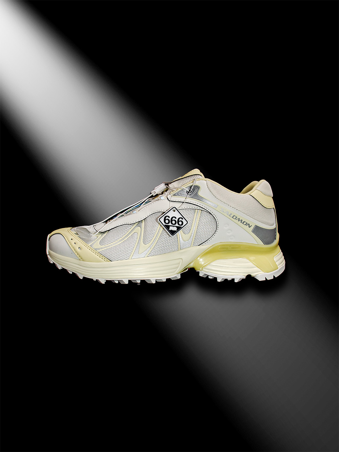 核心私 ▪️666质检▪️实拍鉴赏图▪️ KITH× SALOMON 萨洛蒙 XT-WHISPER 舒适防滑耐磨 低帮跑步鞋 男女同款 香草白 纯原外贸平台特供订单 耗时半年巨作 #全套原纸板楦头开发 #原厂特供网布配套加持 #确保原汁原味 完美呈现版型 #原档数据独家私模五层组合大底 #男女鞋同步官方开发至46 #原装Ortholite轻量化鞋垫 #中底布带钢印编号 原厂TPU锁扣 #进口港宝加持 后跟自然饱满 还原公司包裹性 #鞋面采用SENSIFT贴合技术 #全方位贴合包裹脚型 #鞋跟部鞋底牵引设计 #提供强大的抓地性能 #更适应野外崎岖不平的道路 #基于 SALOMON 初代 XT 鞋身造型并搭载 4D ADVANCED CHASSISTM 大底打造而成 为这款 XT-WHISPER 带来了多项足部控制与保护等功能性 如在运动过程中控制左右晃动的过程而提高稳定性、改善长途越野过程中足中到足尖的过渡、提高感知岩石的精确度以抵抗尖锐物体对脚底的伤害以及采用动态缓冲来增强穿着舒适感 从而减轻疲劳感 使 XT-WHISPER 成为一双舒适且安全的户外之履 货号:479050