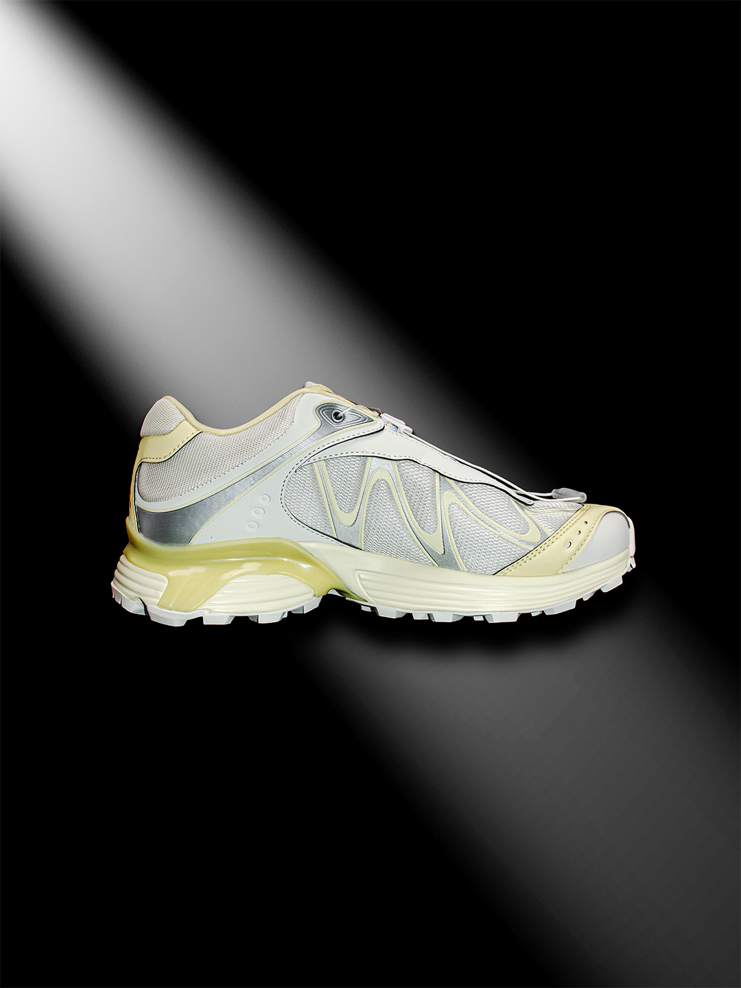 核心私 ▪️666质检▪️实拍鉴赏图▪️ KITH× SALOMON 萨洛蒙 XT-WHISPER 舒适防滑耐磨 低帮跑步鞋 男女同款 香草白 纯原外贸平台特供订单 耗时半年巨作 #全套原纸板楦头开发 #原厂特供网布配套加持 #确保原汁原味 完美呈现版型 #原档数据独家私模五层组合大底 #男女鞋同步官方开发至46 #原装Ortholite轻量化鞋垫 #中底布带钢印编号 原厂TPU锁扣 #进口港宝加持 后跟自然饱满 还原公司包裹性 #鞋面采用SENSIFT贴合技术 #全方位贴合包裹脚型 #鞋跟部鞋底牵引设计 #提供强大的抓地性能 #更适应野外崎岖不平的道路 #基于 SALOMON 初代 XT 鞋身造型并搭载 4D ADVANCED CHASSISTM 大底打造而成 为这款 XT-WHISPER 带来了多项足部控制与保护等功能性 如在运动过程中控制左右晃动的过程而提高稳定性、改善长途越野过程中足中到足尖的过渡、提高感知岩石的精确度以抵抗尖锐物体对脚底的伤害以及采用动态缓冲来增强穿着舒适感 从而减轻疲劳感 使 XT-WHISPER 成为一双舒适且安全的户外之履 货号:479050