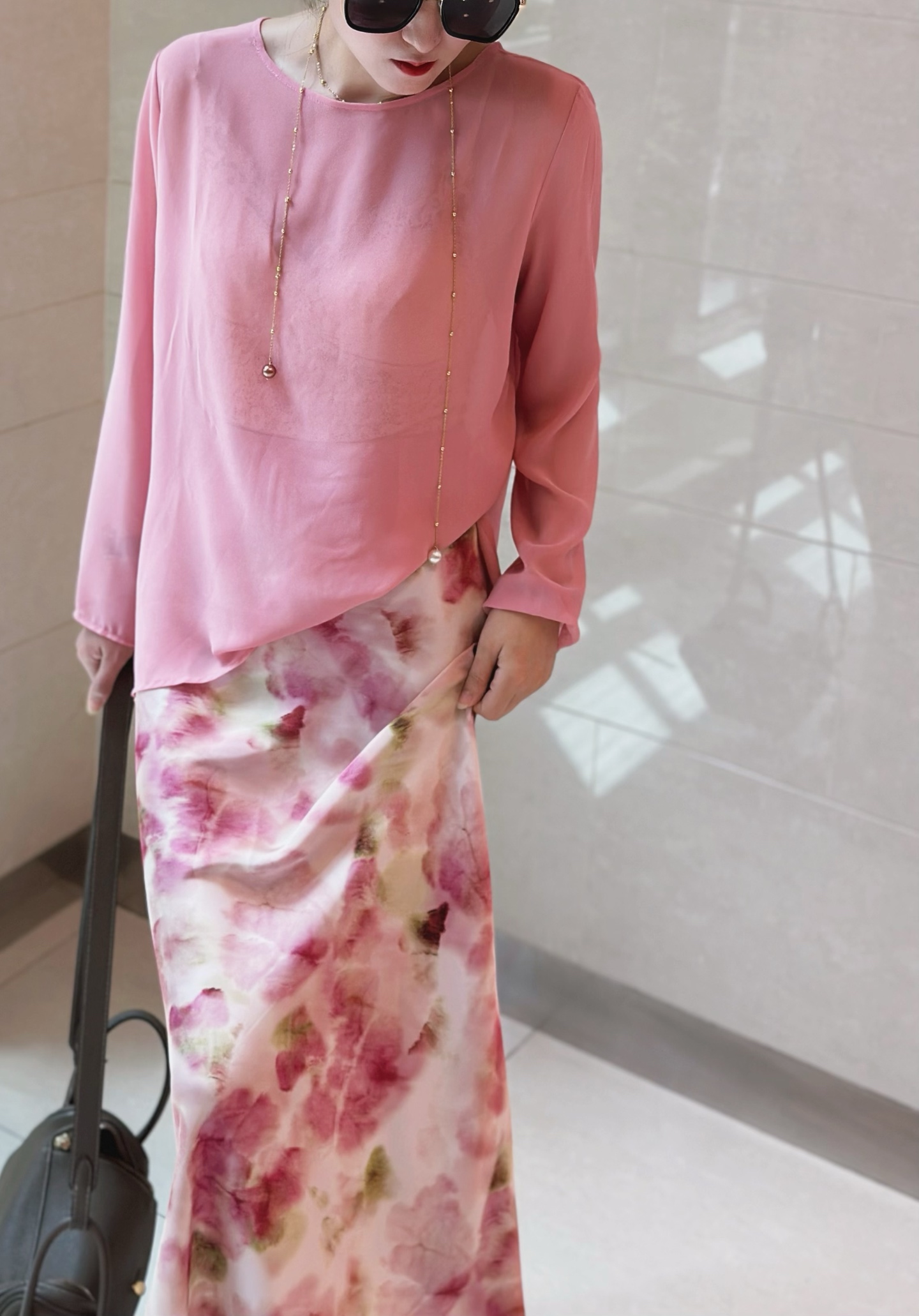 Fashionable Women’s Suit and Tan-Proof Shirt Set for Family Support. - 图片 2