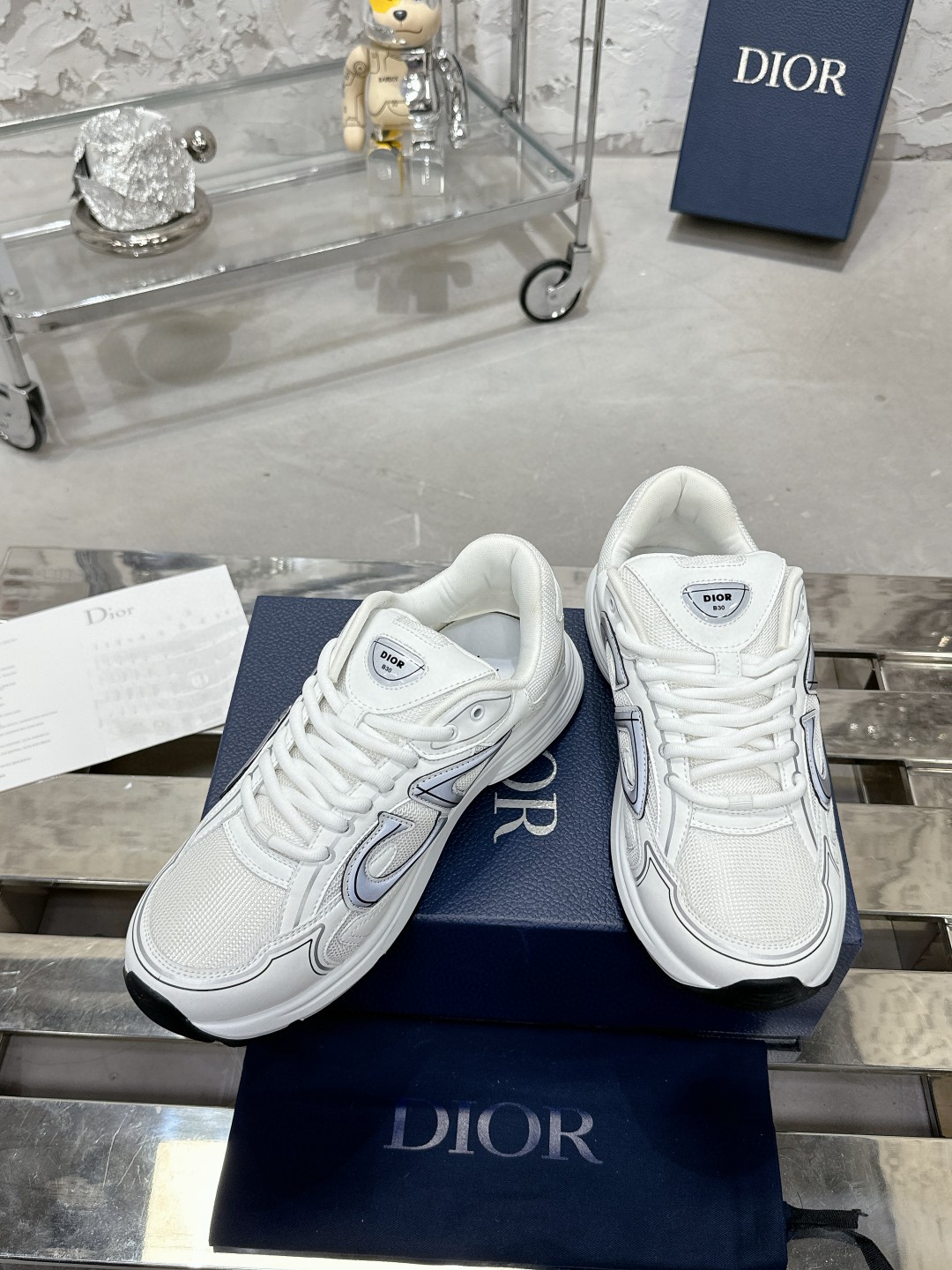 工厂价:340💰
———品牌:Dior 【迪奥】
———品质:高版本【情侣款🧑🤝🧑】
———描述:B30尖端炸街爆款超人气运动,新品专柜同步,鞋面意大利原版进口牛皮透气网布面料搭配,潮达人必备,复杂工艺完美复刻 进口柔软水染牛内里 牛皮垫脚 鞋底:原厂特供原版底,独家活动成型底超级舒适,原厂跟单货,🔍🔍高品质,可随意进出专柜,欢迎对比
———码数:35-45 (可订46 47 )