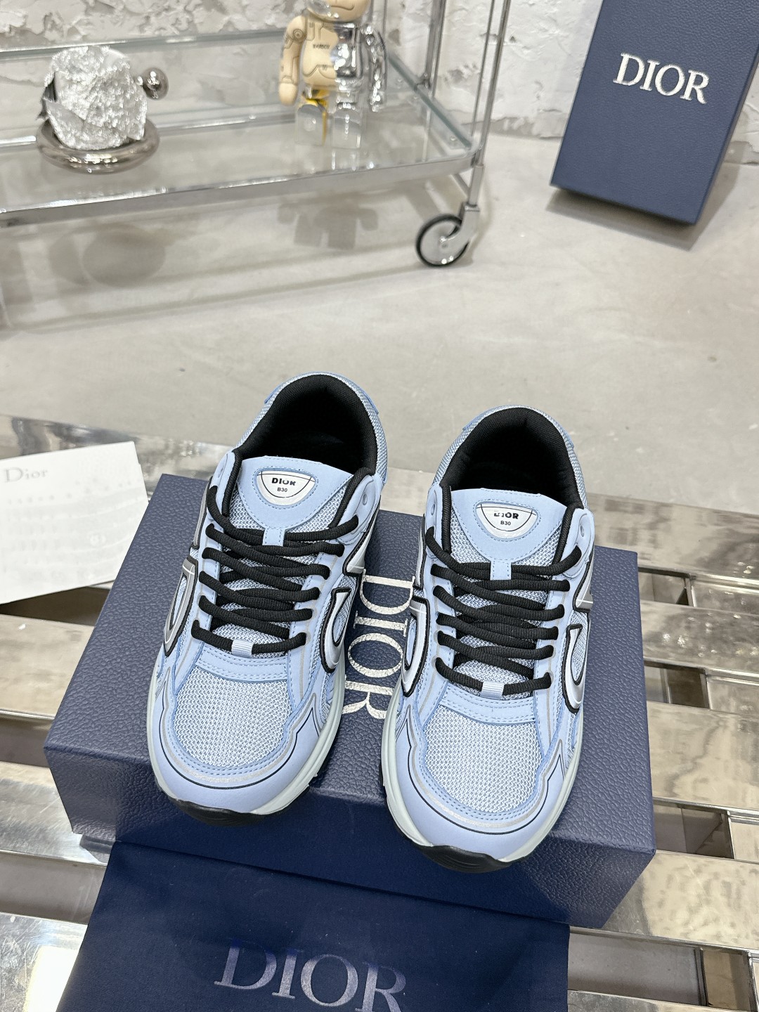 工厂价:340💰
———品牌:Dior 【迪奥】
———品质:高版本【情侣款🧑🤝🧑】
———描述:B30尖端炸街爆款超人气运动,新品专柜同步,鞋面意大利原版进口牛皮透气网布面料搭配,潮达人必备,复杂工艺完美复刻 进口柔软水染牛内里 牛皮垫脚 鞋底:原厂特供原版底,独家活动成型底超级舒适,原厂跟单货,🔍🔍高品质,可随意进出专柜,欢迎对比
———码数:35-45 (可订46 47 )