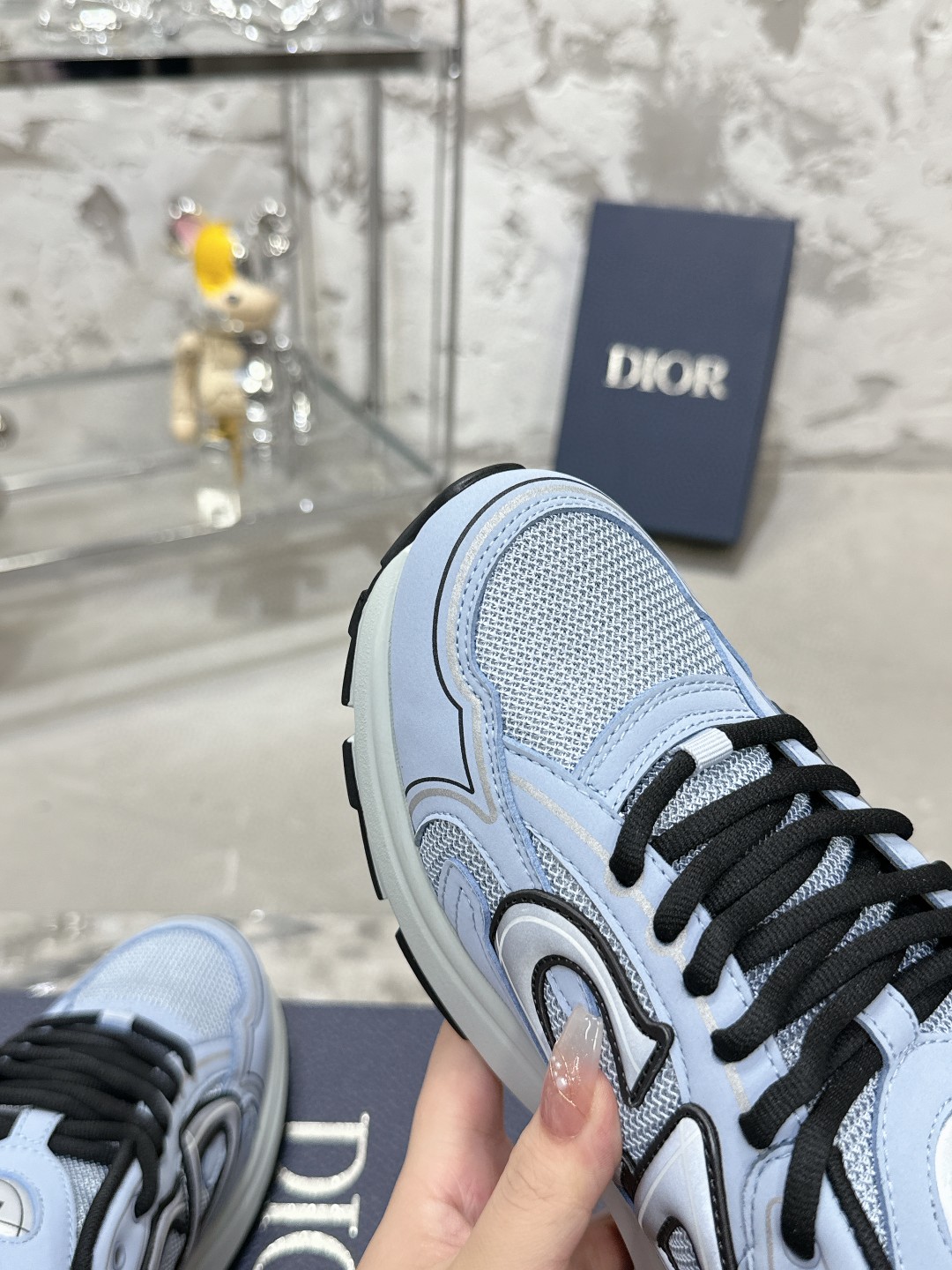 工厂价:340💰
———品牌:Dior 【迪奥】
———品质:高版本【情侣款🧑🤝🧑】
———描述:B30尖端炸街爆款超人气运动,新品专柜同步,鞋面意大利原版进口牛皮透气网布面料搭配,潮达人必备,复杂工艺完美复刻 进口柔软水染牛内里 牛皮垫脚 鞋底:原厂特供原版底,独家活动成型底超级舒适,原厂跟单货,🔍🔍高品质,可随意进出专柜,欢迎对比
———码数:35-45 (可订46 47 )