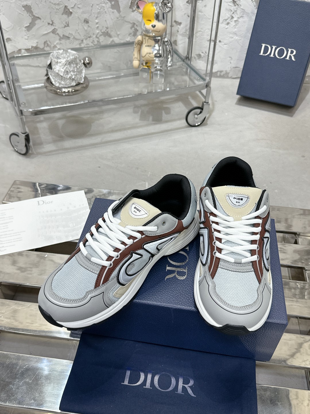 工厂价:340💰
———品牌:Dior 【迪奥】
———品质:高版本【情侣款🧑🤝🧑】
———描述:B30尖端炸街爆款超人气运动,新品专柜同步,鞋面意大利原版进口牛皮透气网布面料搭配,潮达人必备,复杂工艺完美复刻 进口柔软水染牛内里 牛皮垫脚 鞋底:原厂特供原版底,独家活动成型底超级舒适,原厂跟单货,🔍🔍高品质,可随意进出专柜,欢迎对比
———码数:35-45 (可订46 47 )