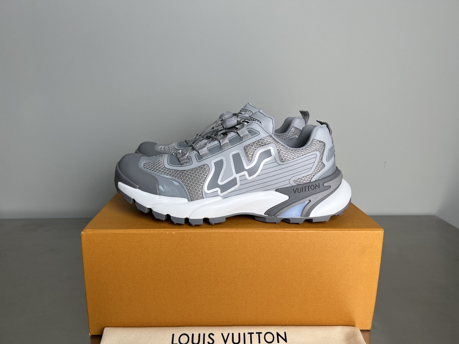 NO:345789,LOUIS VUITTON Runner Tatic Early Spring Men's Series Round Head Lace Low Top Life Casual Shoes Men's Size 39-46,,louis vuitton19860909LOUIS VUITTON Runner Tatic 早春男士系列 圆头系带 低帮 生活休闲鞋 男款 尺码39-46,,louis vuitton,Men's shoes