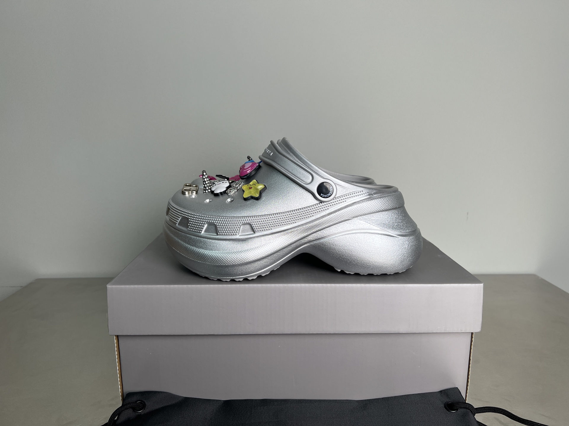 NO:871449,Crocs x Balenciaga Jibbitz round toe slingback Crocs, size 35-45 (there are two versions, please note when ordering!), slippers, balenciaga, balenciaga, slippers19860909Crocs x Balenciaga巴黎世家 Jibbitz 圆头露跟 洞洞鞋 尺码35-45 (有两个版本,下单备注！),拖鞋,balenciaga,balenciaga,slippers,Women's Shoes