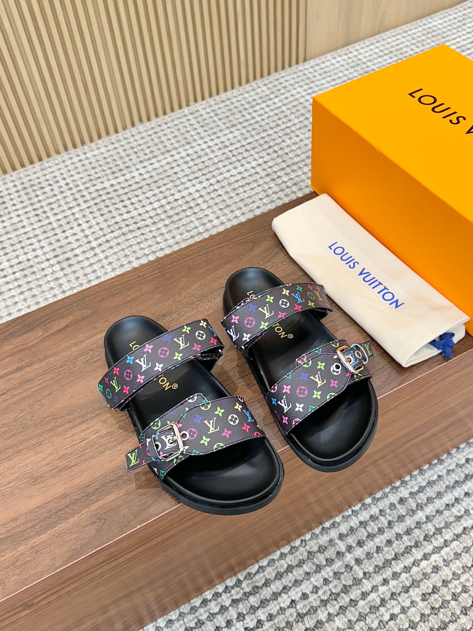 NO:166317,LV latest hits - flat half-pack slippers with lG decorative buckle, top calfskin sheepskin inner footbed, size 35/42, slippers sandals, louis vuitton, sandals, slippers, cowhide, sheepskin19860909LV最新爆款—— 平底半包拖鞋,带lG装饰搭扣, 顶级小牛皮 羊皮内里垫脚,码数35/42,拖鞋凉鞋,louis vuitton,sandals,slippers,cowhide,sheepskin,Women's Shoes