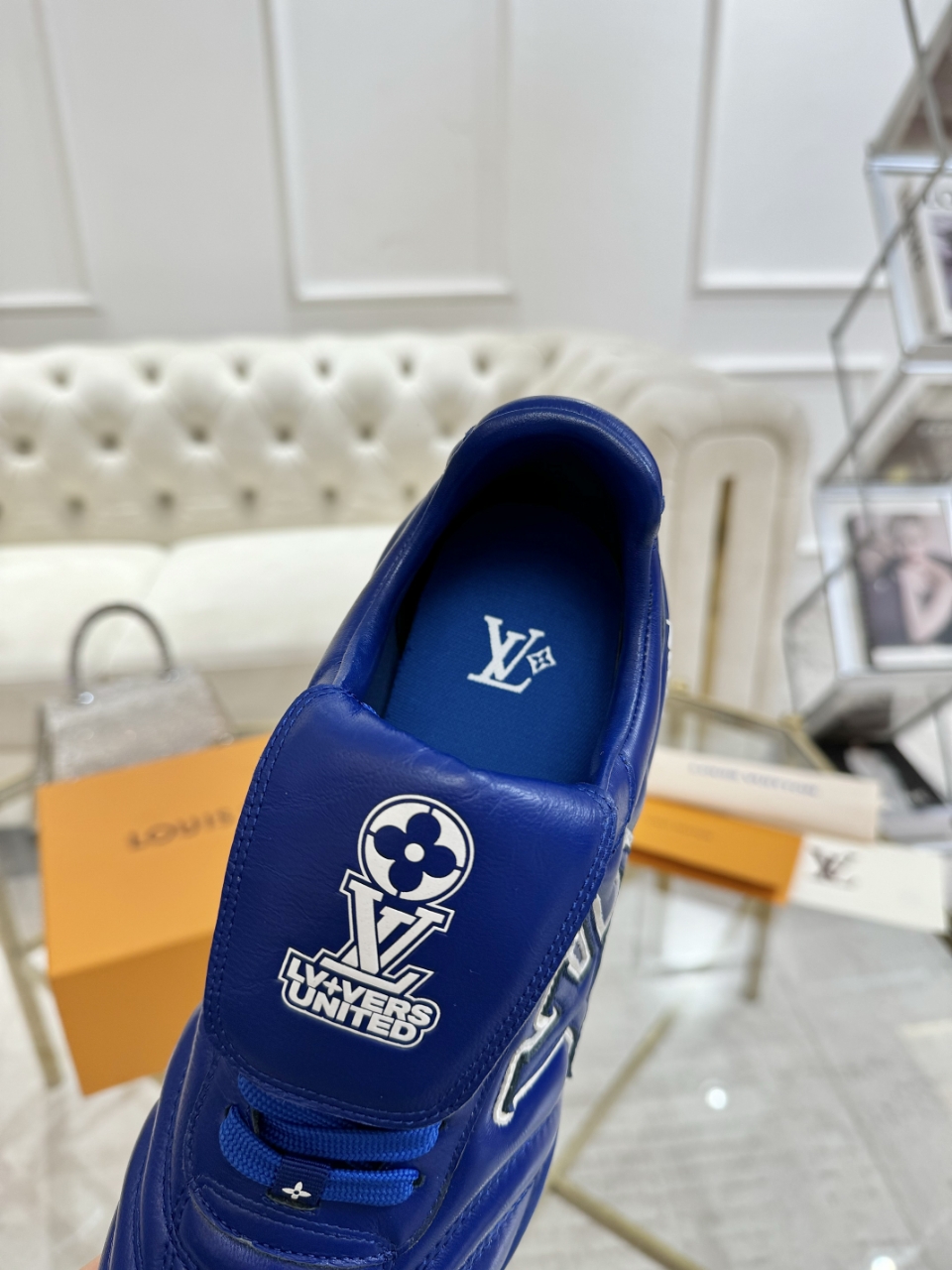 NO:257135,Running quantity and price LV Louis Vuitton Ljia Donkey Runner Tatic series Thick sole Casual sports shoes Running shoes Original purchase and development Made this model LV Runner Tatic sports shoes combine mesh fabrics and straps to interpret the inspiration of traditional hiking shoes. LV letters are written on one side, and the lassoon buckles are embellished with fast lace-up system Monogram Flowers and Louis Vuitton logos, light and wear-resistant rubber outsole perfect overall delivery counter exquisite packaging Fabric: original imported custom calfskin inner lining original custom sheepskin sole original open mold anti-slip rubber combination material Sole thickness 4CM Size: Women 36/42 Men's 39-45, casual shoes/sports shoes, louis vuitton, louis vuitton, louis  vuitton, louis vuitton,sneakers,cowhide,sheepskin19860909跑量价 LV路易威登 L家驴牌Runner Tatic系列 厚底 休闲 运动鞋 跑鞋 原版购入开发 做货 本款 LV Runner Tatic 运动鞋融合网格面料和饰带等科技材质,演绎传统登山鞋的灵感启发.LV 字母抒写于一侧,快速系带系统的套索扣点缀 Monogram 花卉和路易威登标识,轻盈耐磨的橡胶外底完善整体 配送专柜精美包装 面料:原版进口定制 小牛皮 内里原版定制羊皮里 鞋底原版开模防滑橡胶组合材质 底厚4CM Size: 女36/42 男款39-45,休闲鞋/运动鞋,louis vuitton,louis vuitton,louis vuitton,louis vuitton,sneakers,cowhide,sheepskin,Women's Shoes