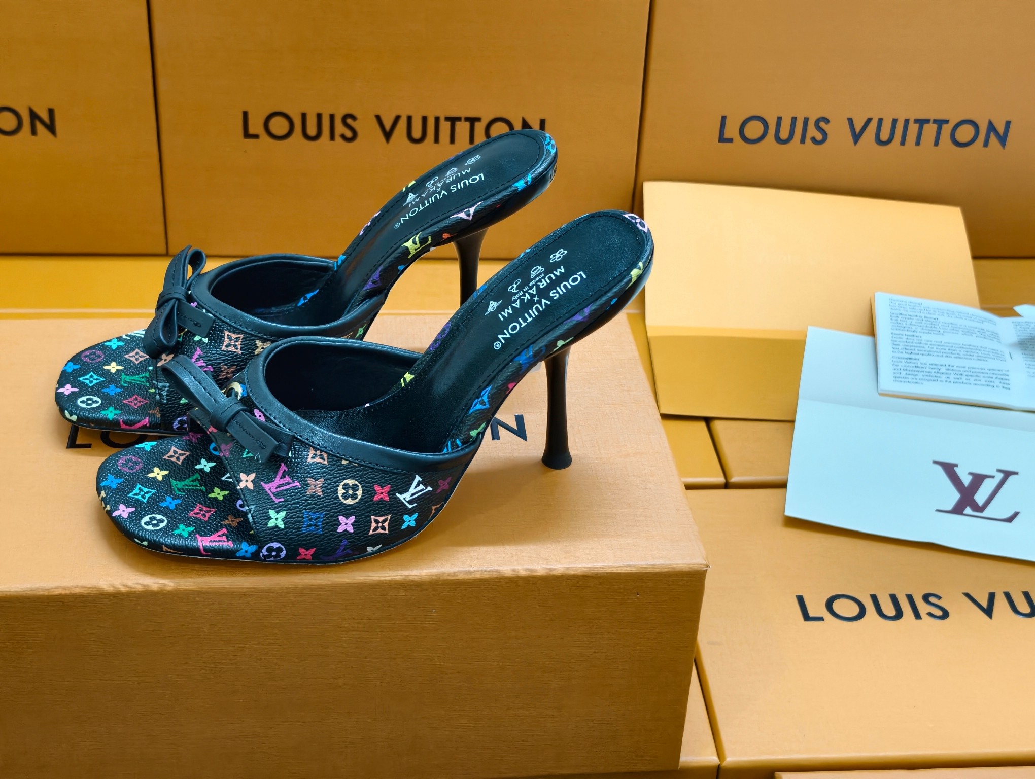 NO:724169,2026 Spring Style Rubber sole Genuine leather sole VUITTON LOUI .馿家￣￣￣￣￣ ★Top version ★Original development Exclusive mold opening ★Code number 35/42 (custom code 42) Heel height 9.5 2 colors available, high heels, louis vuitton, high heels198609092026春款 橡胶底 真皮底 VUITTON LOUI .馿家￣￣￣￣￣ ★顶级版本  ★原版开发 独家开模 ★码数35/42（42定制码） 跟高9.5 2色可选,高跟鞋,louis vuitton,high heels,Women's Shoes