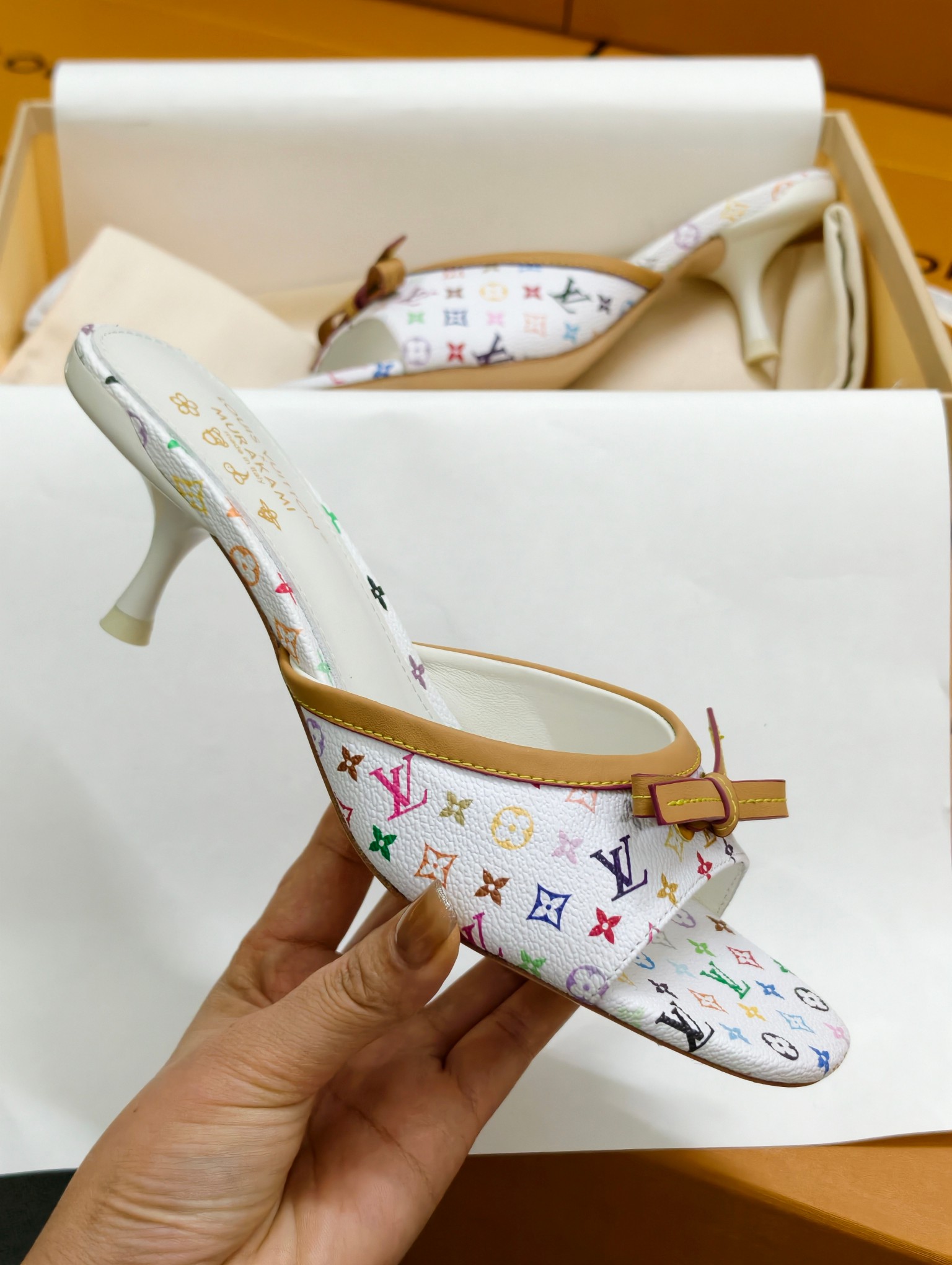 NO:724165,2026 spring style rubber sole and genuine leather sole VUITTON LOUI .鿣家￣￣￣￣￣ ★Top version ★Original development Exclusive mold opening ★Code number 35/42 (42 custom codes) Heel height 5.5 2 colors available, high heels, louis vuitton, high heels198609092026春款 橡胶底真皮底 VUITTON LOUI .馿家￣￣￣￣￣ ★顶级版本  ★原版开发 独家开模 ★码数35/42（42定制码） 跟高5.5 2色可选,高跟鞋,louis vuitton,high heels,Women's Shoes