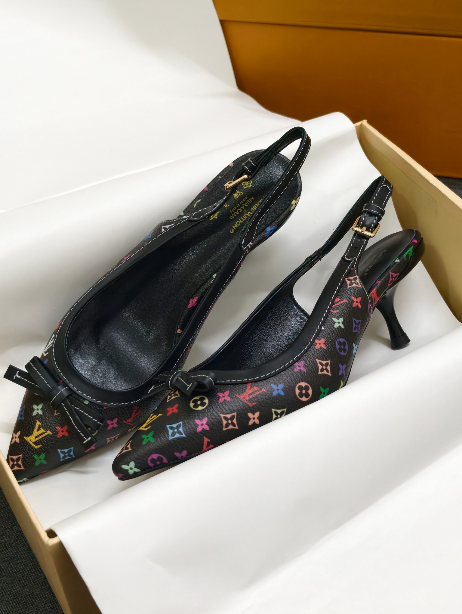 NO:724172,2026 Spring Style Genuine Leather Bottom VUITTON LOUI .馿家￣￣￣￣￣ ★Top version ★Original development Exclusive mold opening ★Code number 35/42 (custom code 42) Heel height 5.5 2 colors available, high heels, louis vuitton, high heels198609092026春款 真皮底 VUITTON LOUI .馿家￣￣￣￣￣ ★顶级版本  ★原版开发 独家开模 ★码数35/42（42定制码） 跟高5.5 2色可选,高跟鞋,louis vuitton,high heels,Women's Shoes