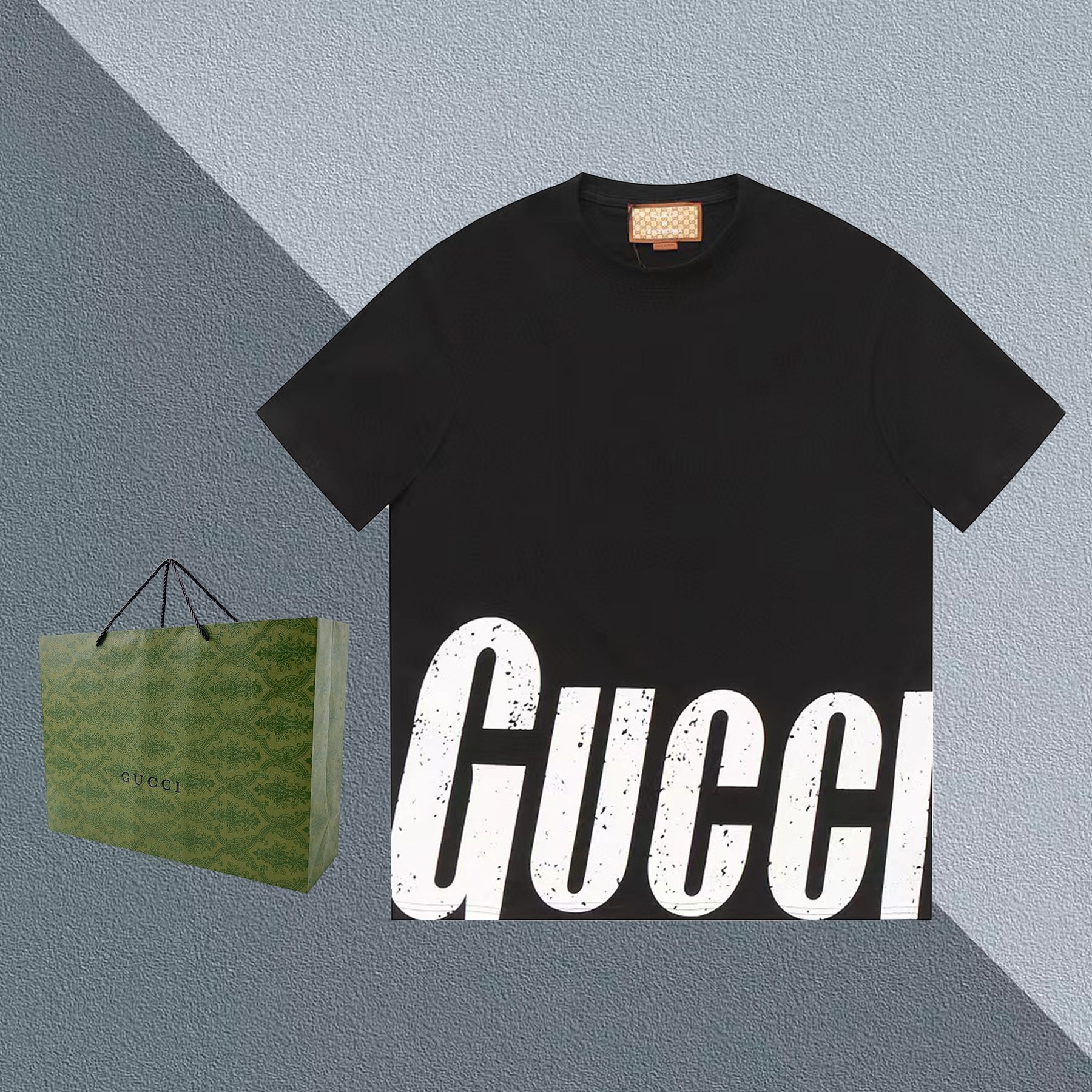 NO:128466,Balenciaga/BLCG & GUCCI Co-branded front and rear letter printed short-sleeved T-shirt full of high-end feel. Pure cotton fabric, meticulous workmanship, loose fit for men and women, fashionable and atmospheric. Color black/white SizeXS-L,,balenciaga,balenciaga,gucci,gucci,T-shirt,tees,t-shirt,alexander wang19860909Balenciaga/巴黎世家BLCG & GUCCI古驰 联名前后字母印花短袖T恤 高级感十足.纯棉面料,做工细致,男女同款宽松版型,时尚大气. 颜色黑色/白色 SizeXS-L,,balenciaga,balenciaga,gucci,gucci,T-shirt,tees，t-shirt,alexander wang,Men's clothing