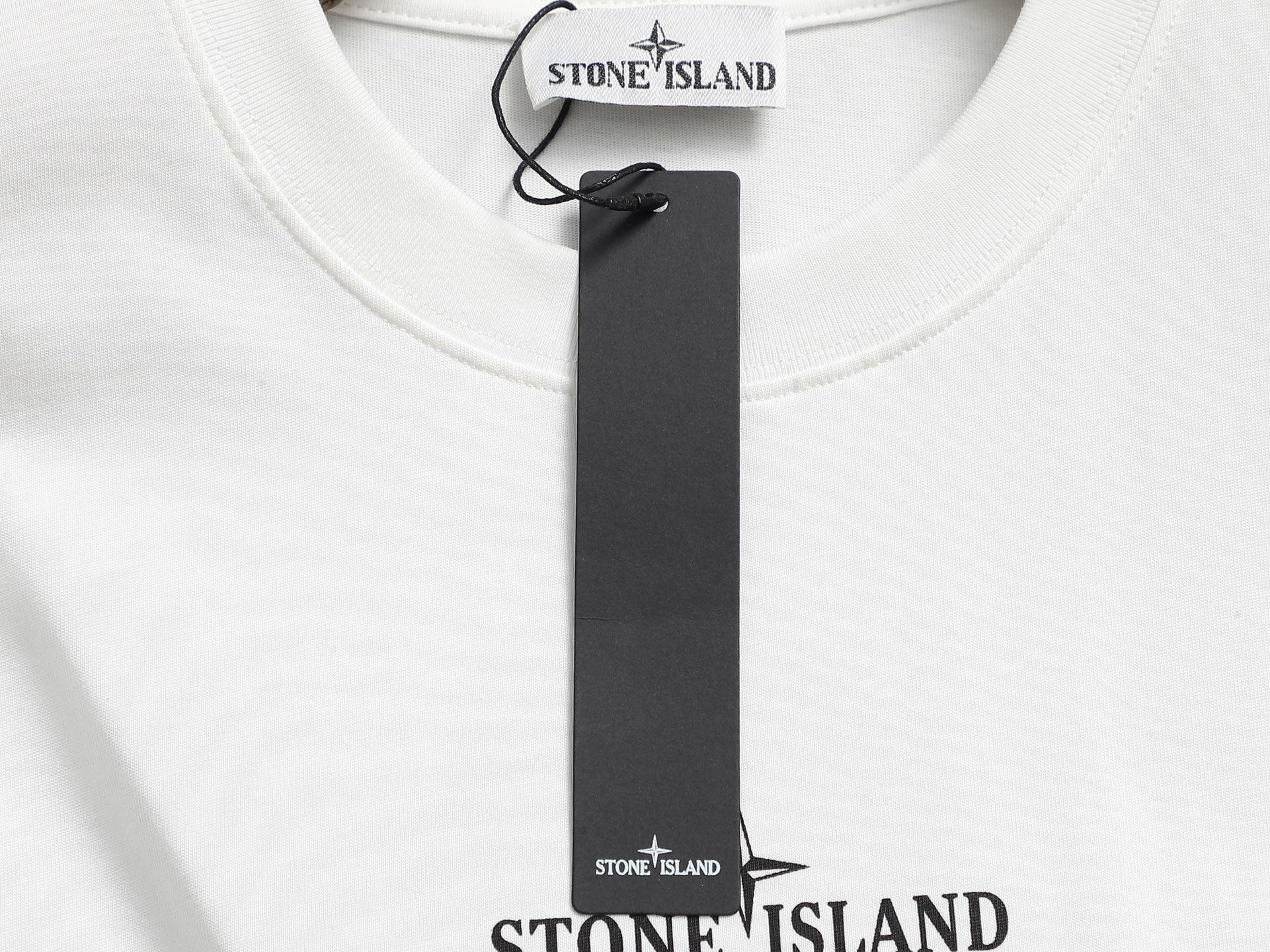 P70
西太后新款T恤 
面料采用280克优质长绒棉混纺 柔软透气的同时保留原有的支持性 前后采用数码直喷的工艺 还原图案本身的色彩 
面料：280g
版型：宽松
颜色：黑 白
码数XSSML
