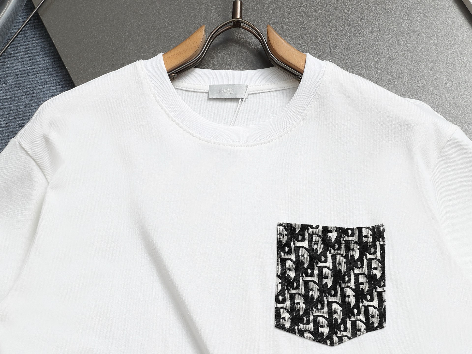 Dior dior迪家 2024新款 定制270g双纱纯棉面料 贴布口袋字母logo 短袖t恤