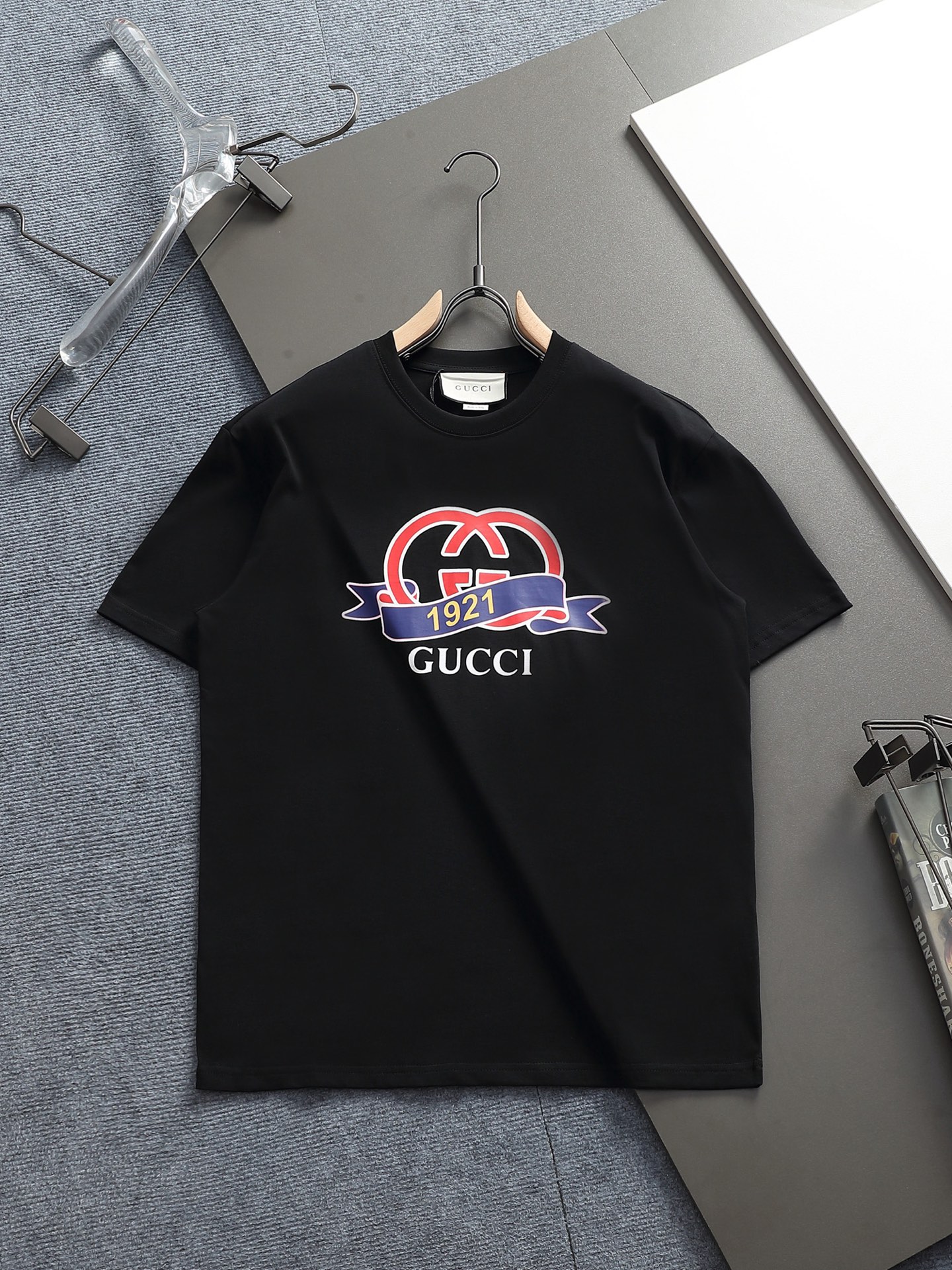 NO:601041,[New arrival] 2025 Lujia new front and back printed round neck T-shirt, washed fabric, pure cotton fabric, soft and skin-friendly. Delicate workmanship, moderate thickness. Same style for men and women, loose fit, fashionable and versatile for age reduction. Color white/black Size XS-L, louis vuitton, louis vuitton, tees, t-shirt, alexander wang19860909【新款上架】2025驴家新款前后印花圆领T恤,面料洗水,纯棉面料,柔软亲肤细腻.做工细致,厚度适中.男女同款,宽松版型,时尚减龄百搭. 颜色白色／黑色 尺码XS-L,,louis vuitton,louis vuitton,tees，t-shirt,alexander wang,Men's clothing