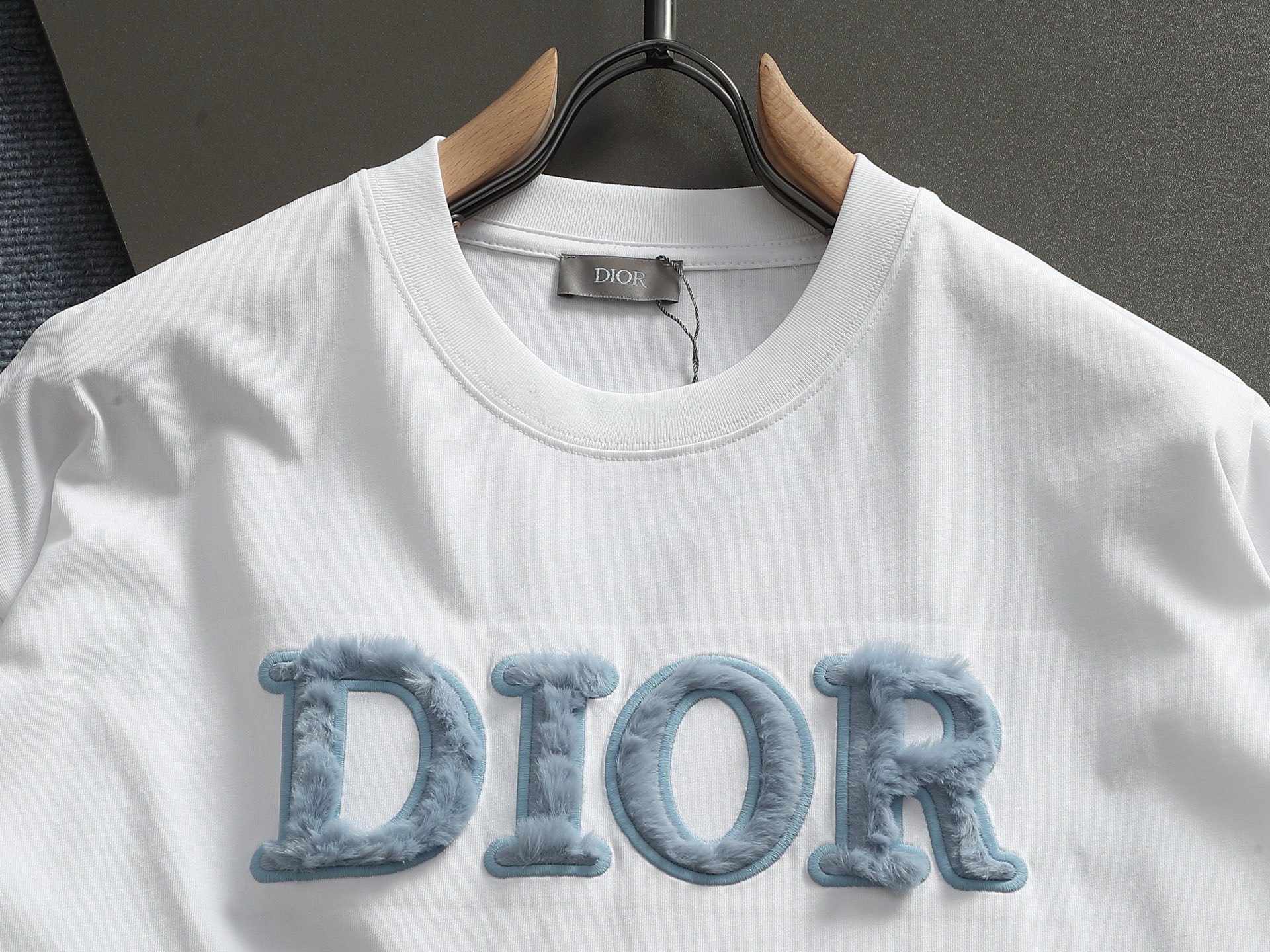 Dior Dior 迪奥 微宽版 CD 25ss新款独家限定 dior字母刺绣拼接植毛绒 作为奢侈界的龙头