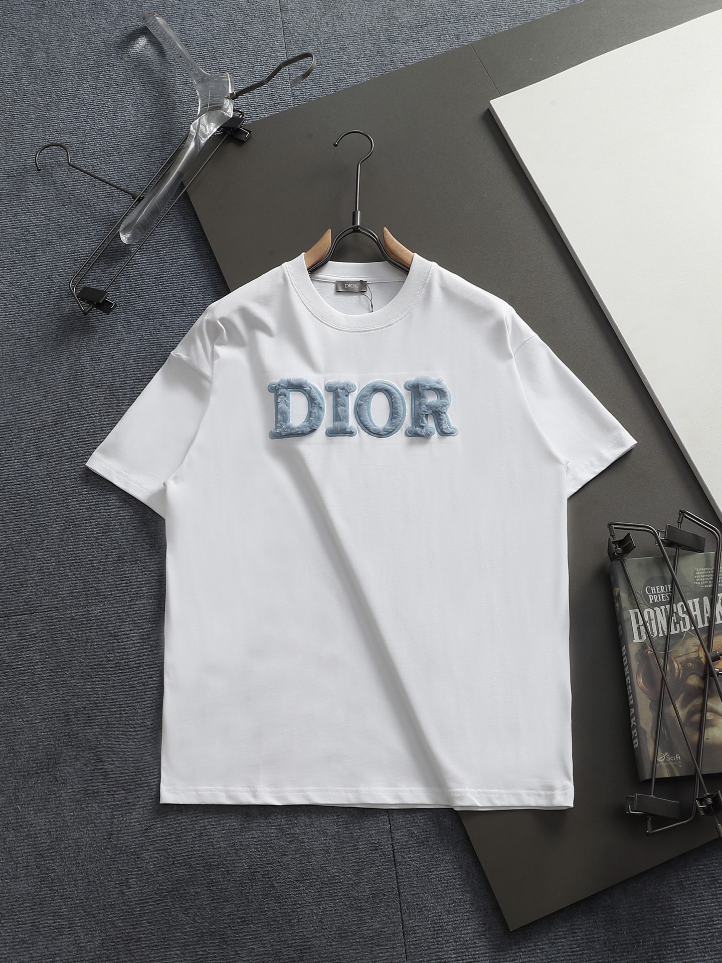 Dior Dior 迪奥 微宽版 CD 25ss新款独家限定 dior字母刺绣拼接植毛绒 作为奢侈界的龙头
