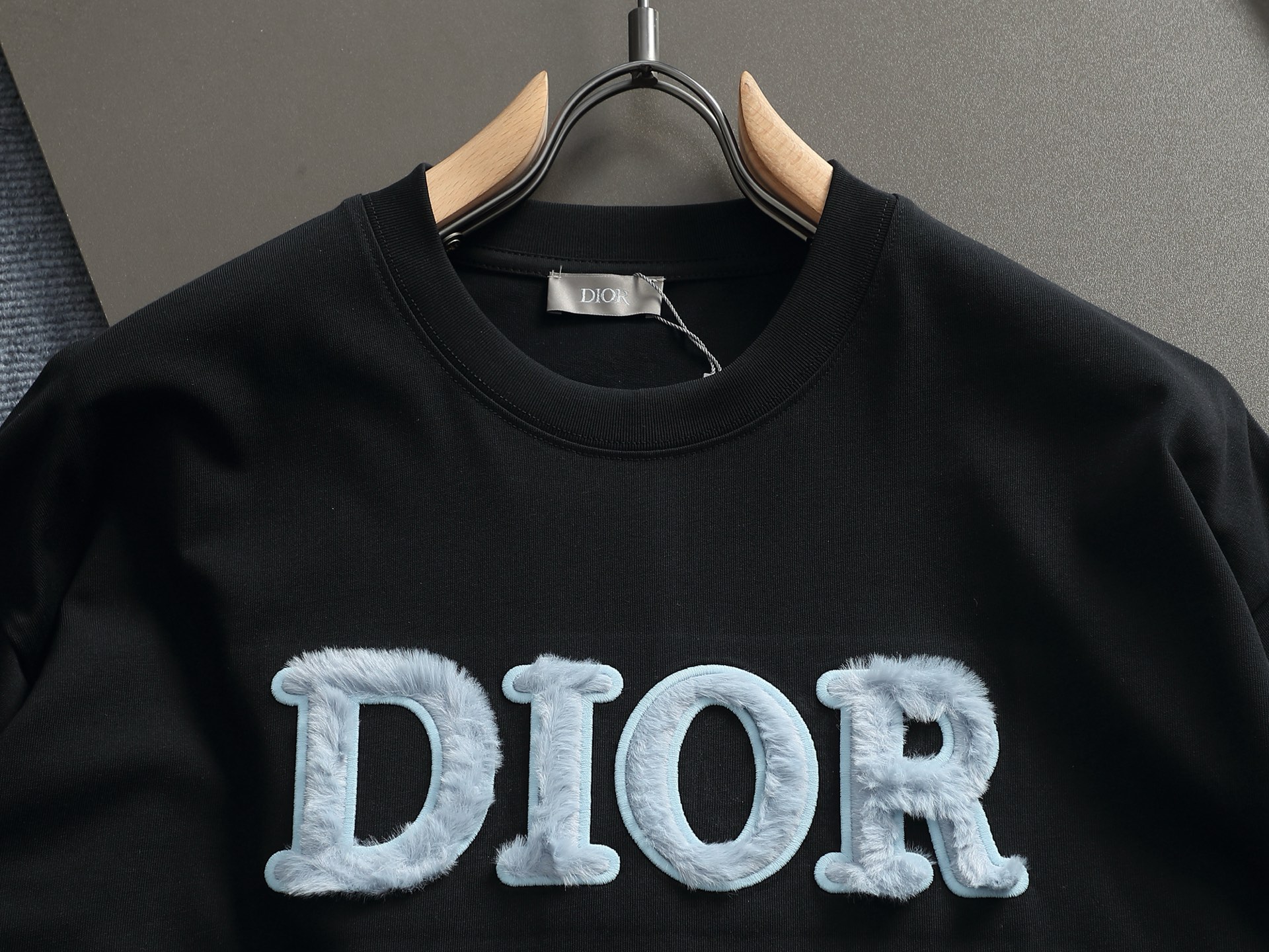 Dior Dior 迪奥 微宽版 CD 25ss新款独家限定 dior字母刺绣拼接植毛绒 作为奢侈界的龙头