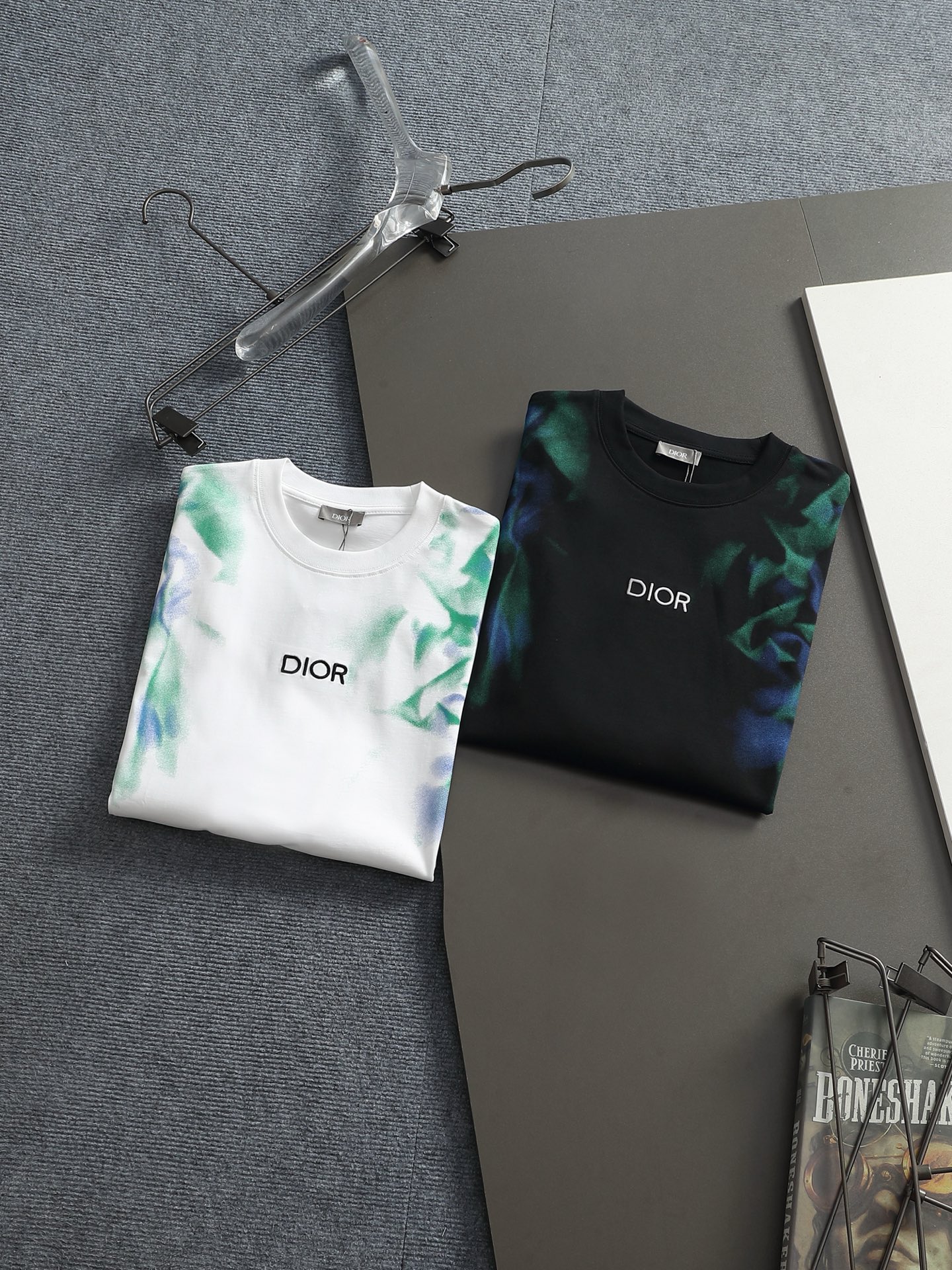 Dior Dior 迪奥 微宽版 CD 25ss新款独家限定 dior字母刺绣拼接植毛绒 作为奢侈界的龙头