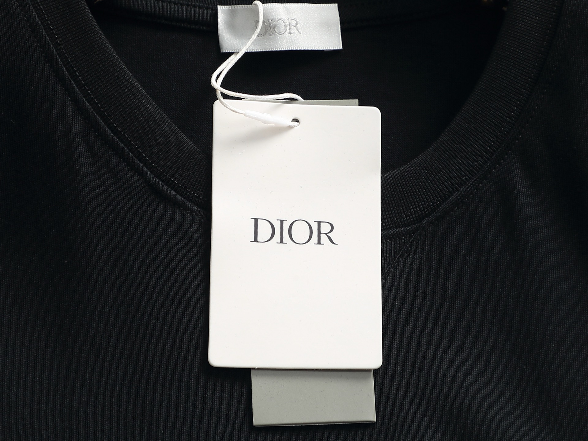 Dior 上新 DR 2026FW 泼墨刺绣tee 这款T 恤来自 DR 与 CACTUS JACK 的尊享联名系列