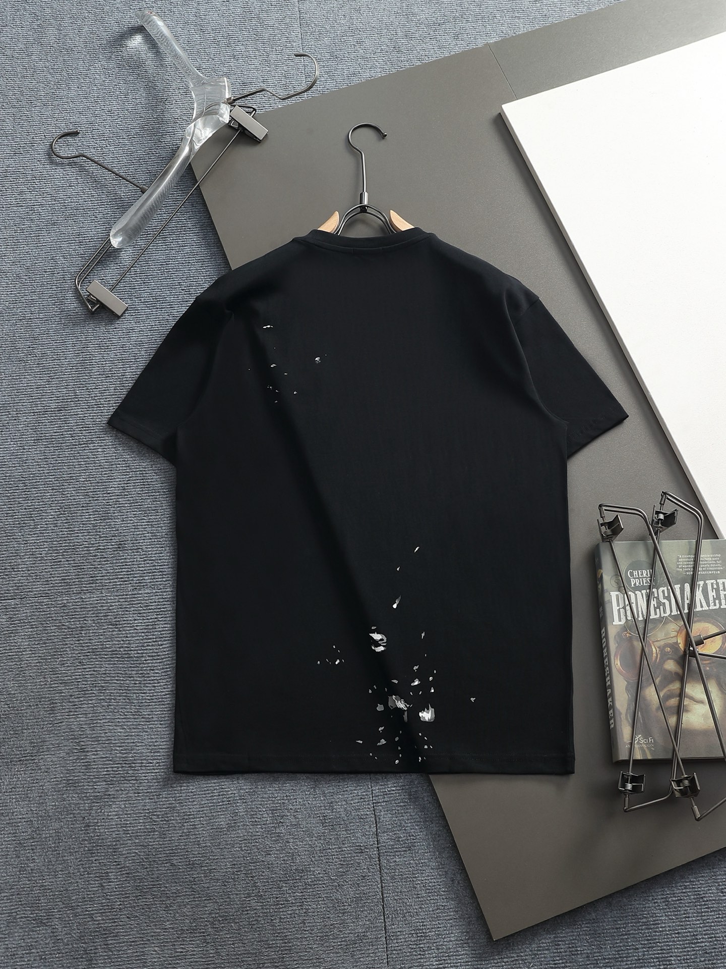 Dior 上新 DR 2026FW 泼墨刺绣tee 这款T 恤来自 DR 与 CACTUS JACK 的尊享联名系列