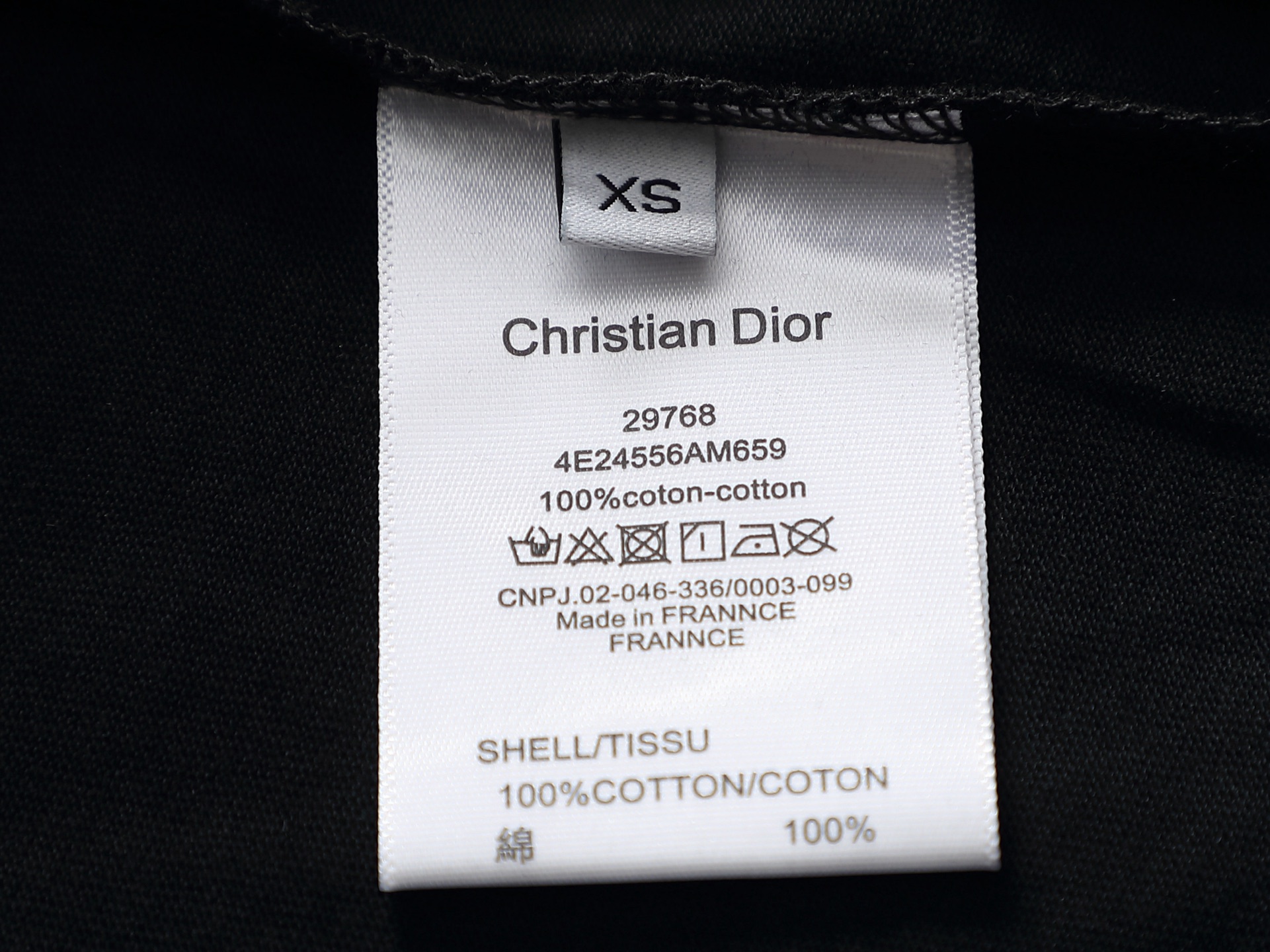 Dior 上新 DR 2026FW 泼墨刺绣tee 这款T 恤来自 DR 与 CACTUS JACK 的尊享联名系列