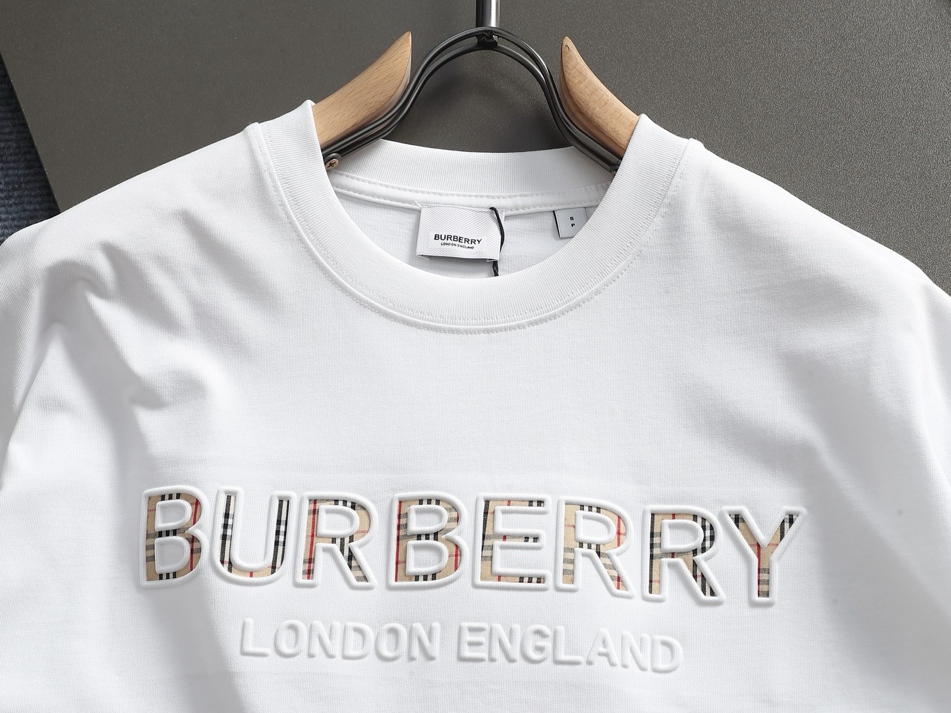 Burberry BUR王牌渠道