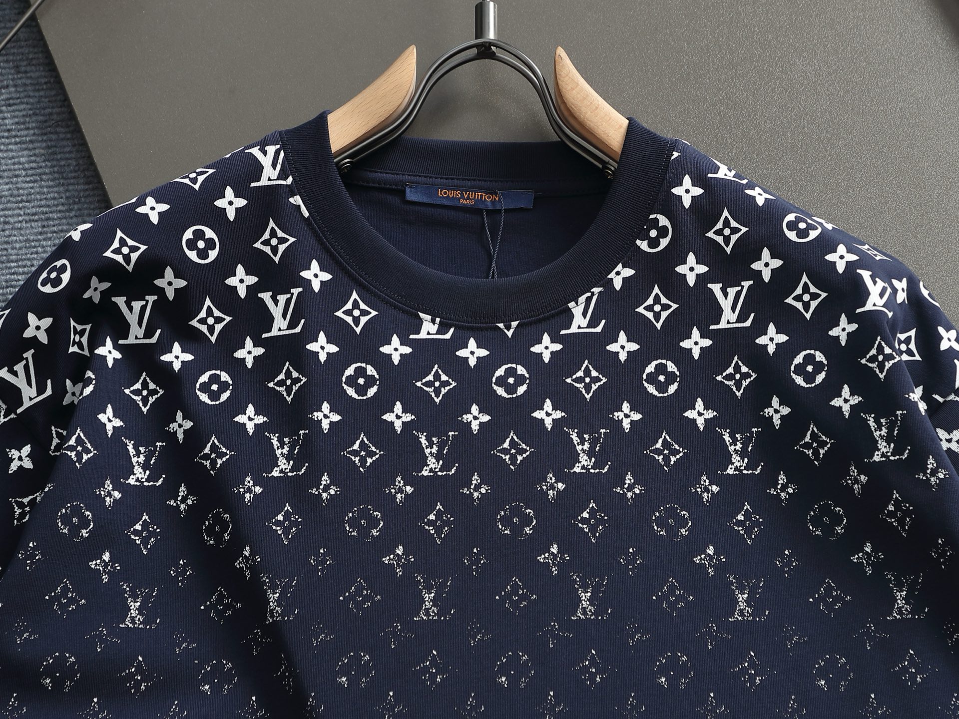 Louis Vuitton LV 路易威登 最新款最 渐变印花 圆领 短袖T恤 纯棉面料 贴肤舒适