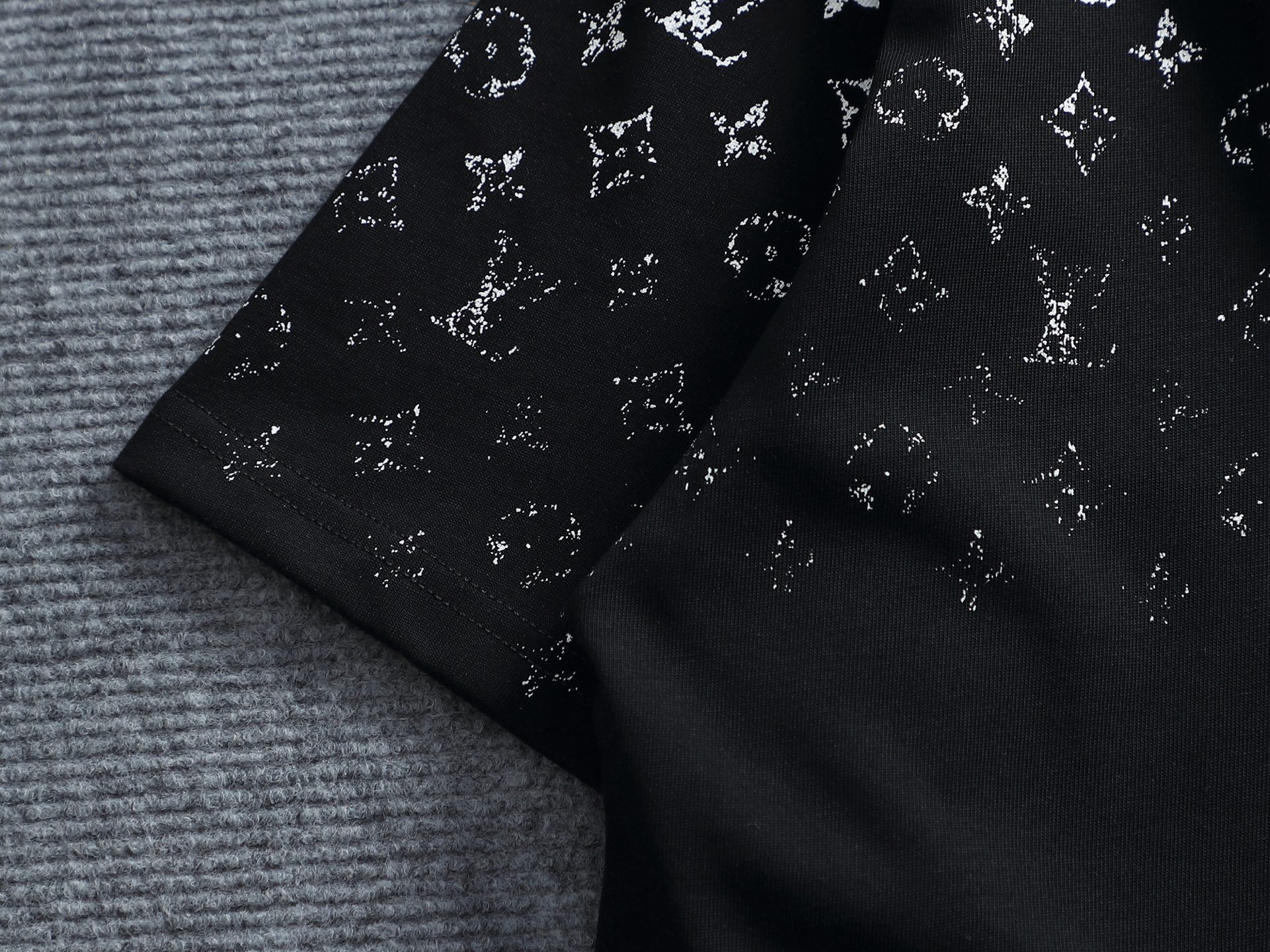 Louis Vuitton LV 路易威登 最新款最 渐变印花 圆领 短袖T恤 纯棉面料 贴肤舒适