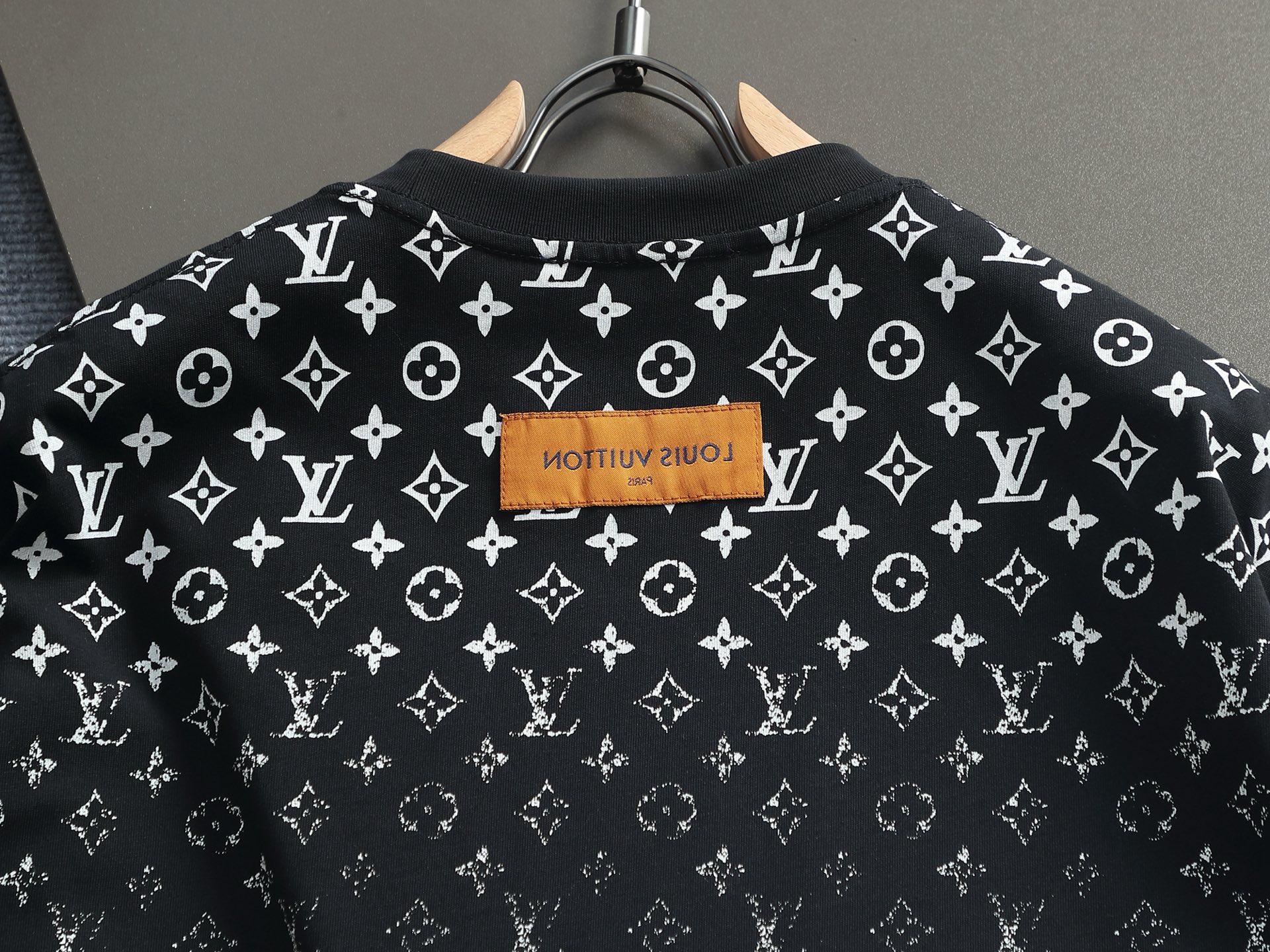 Louis Vuitton LV 路易威登 最新款最 渐变印花 圆领 短袖T恤 纯棉面料 贴肤舒适