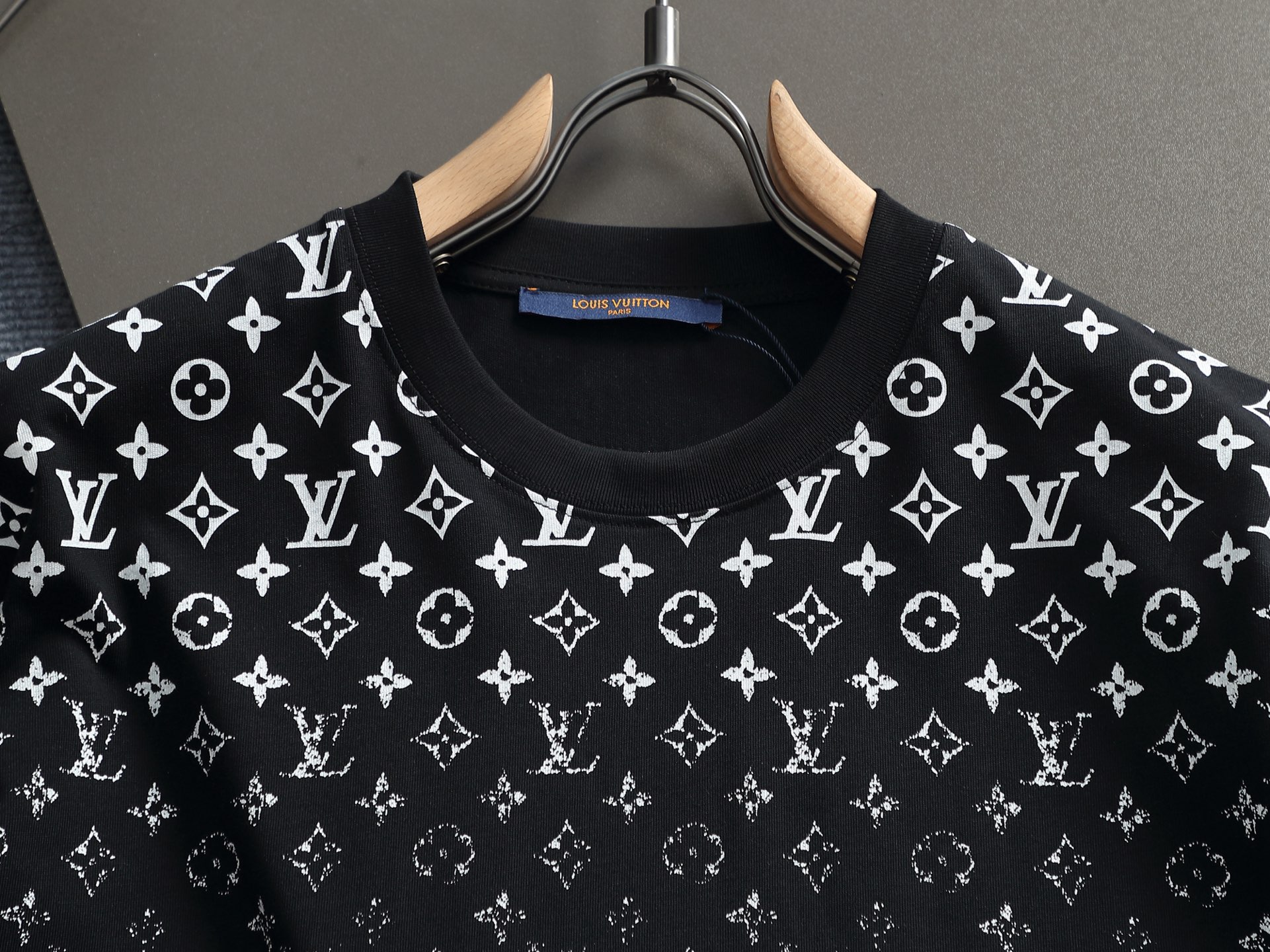 Louis Vuitton LV 路易威登 最新款最 渐变印花 圆领 短袖T恤 纯棉面料 贴肤舒适