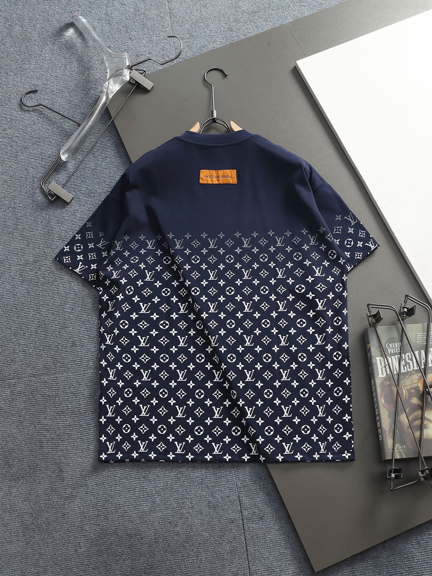 Louis Vuitton LV 25SS路易威登 最新款最 渐变印花 圆领 短袖T恤 纯棉面料 贴肤舒适