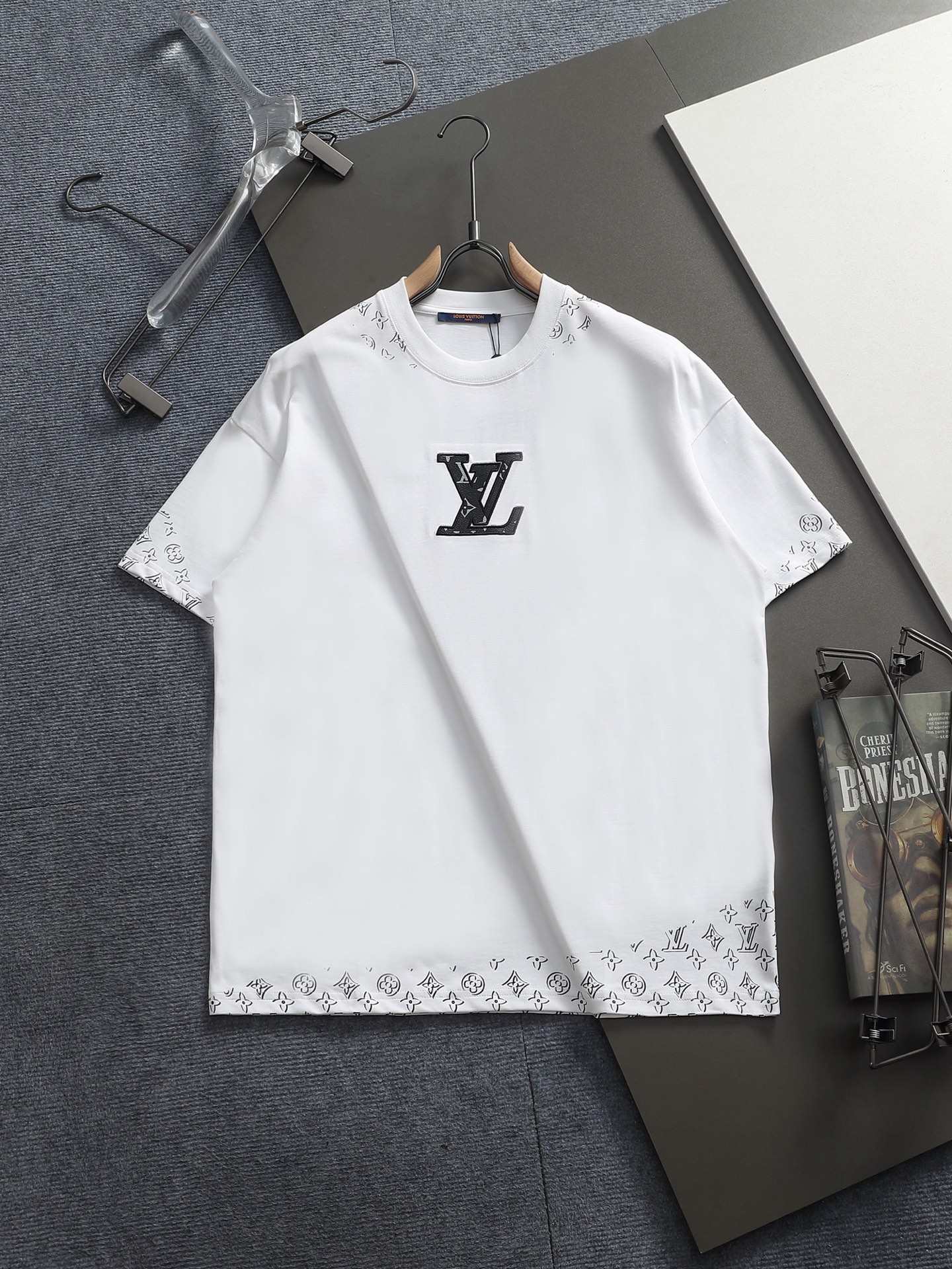 Louis Vuitton 26SS 1V 新品 走秀款 大logo刺绣短袖T恤 短袖不在千篇一律的大众脸