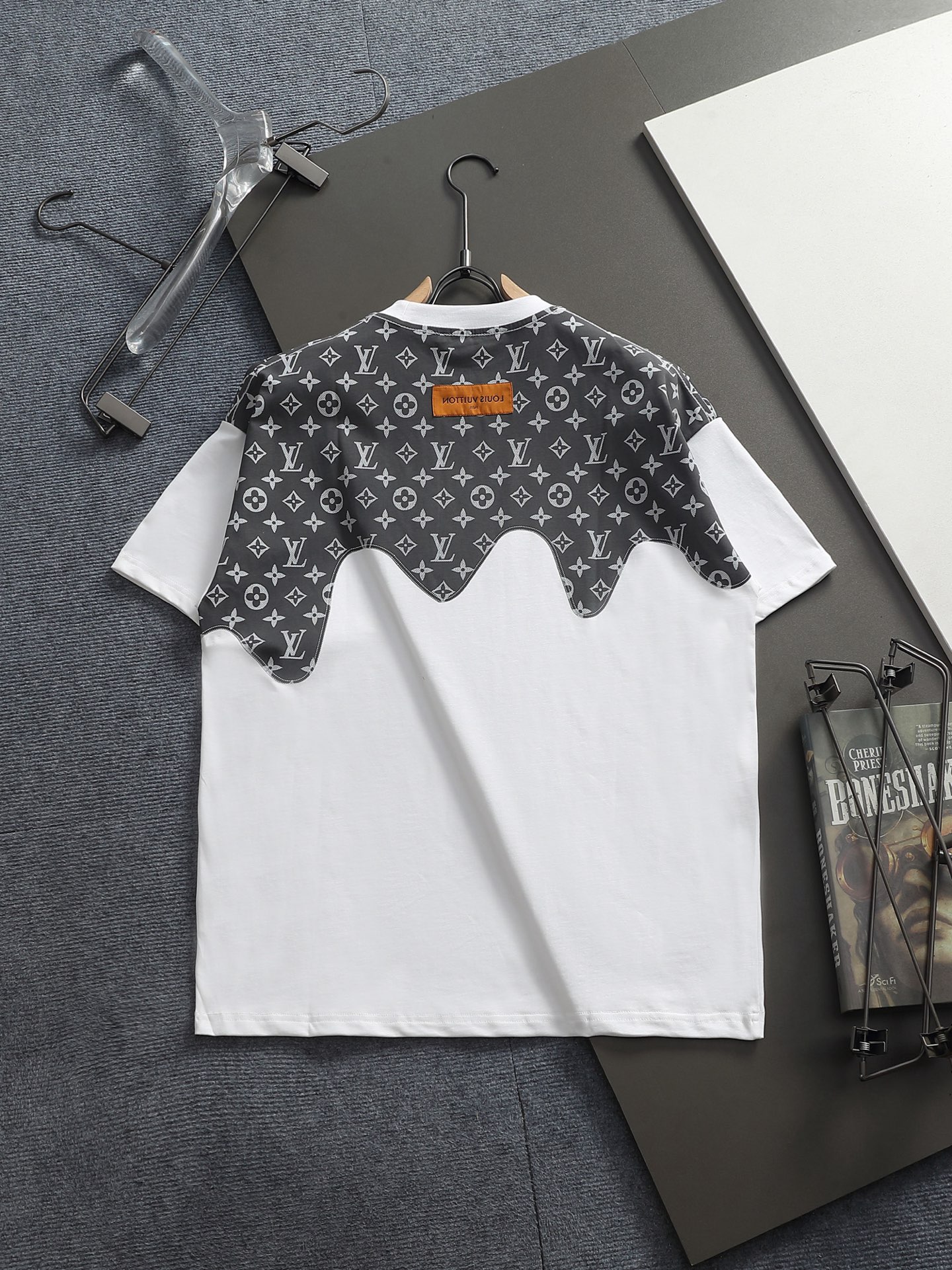 Louis Vuitton 26SS 1V 新品 走秀款 大logo刺绣短袖T恤 短袖不在千篇一律的大众脸